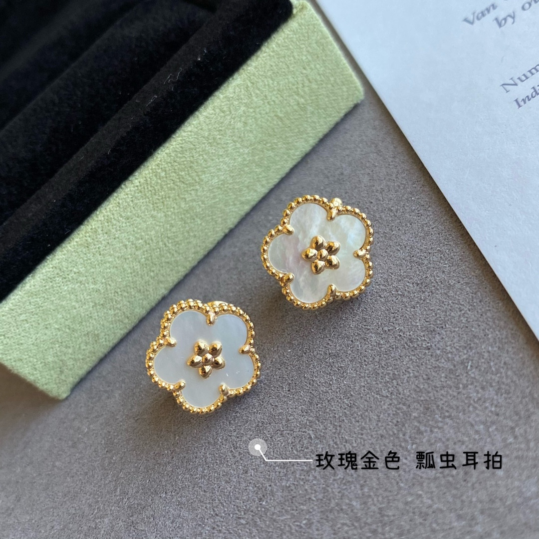 V*N CL*F & arpels plum blossom earrings