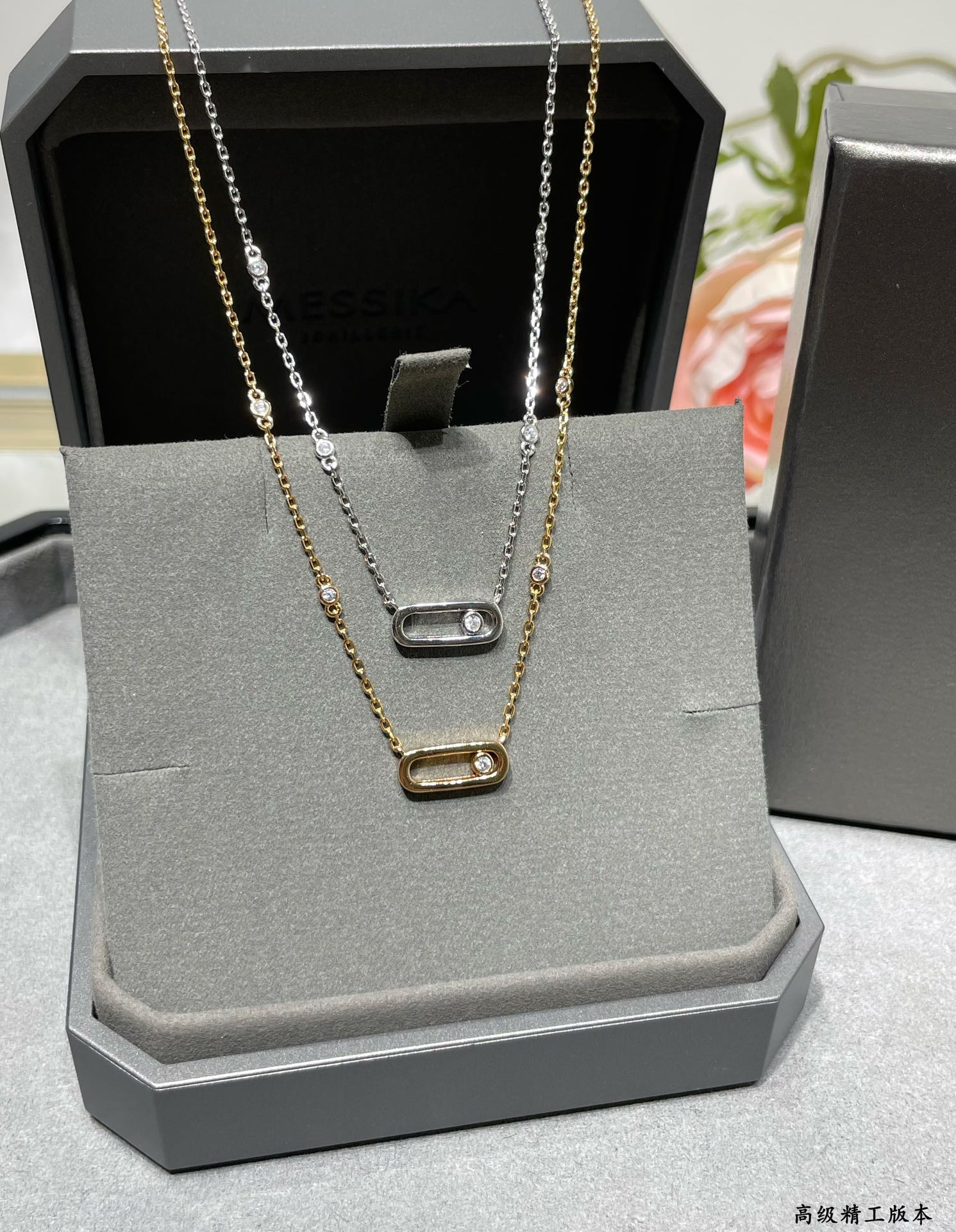 Mes1kaa polished single di*m*nd moving necklace