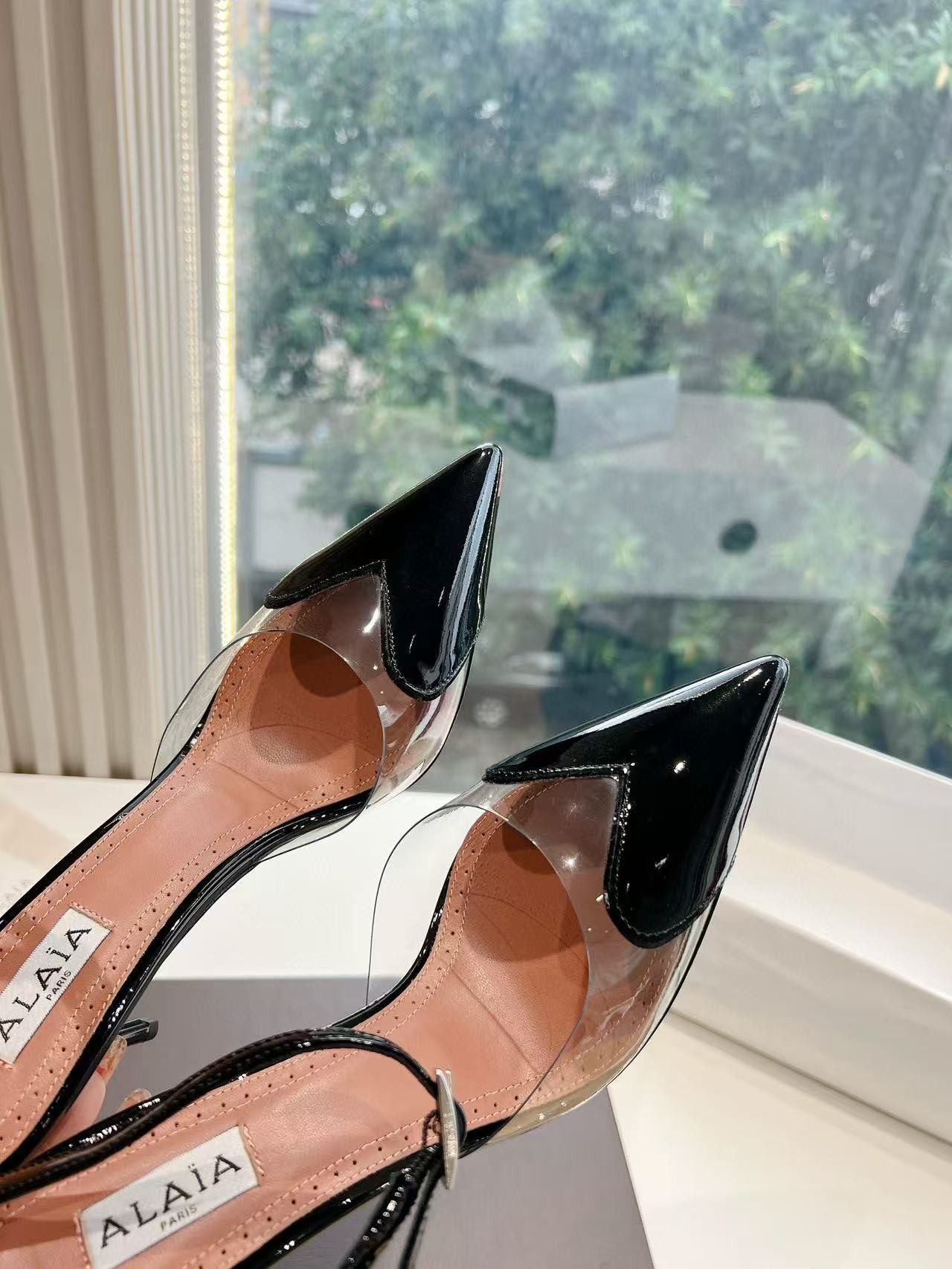 UA A1a1a Patent Heart-Toe Stiletto Pumps