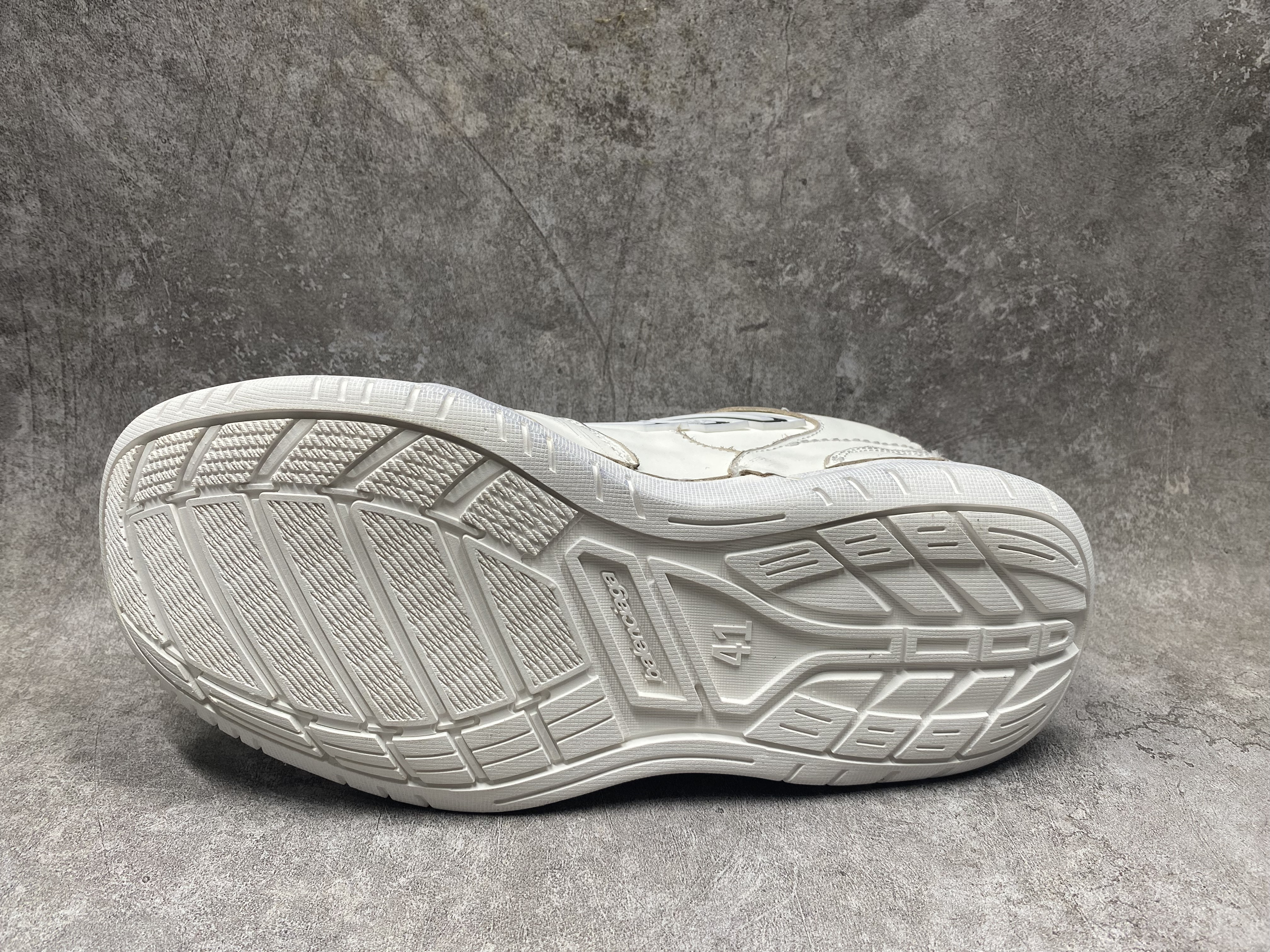ua Ba*len*cia*ga hamptons medium worn-out sneaker in white(run one size large)
