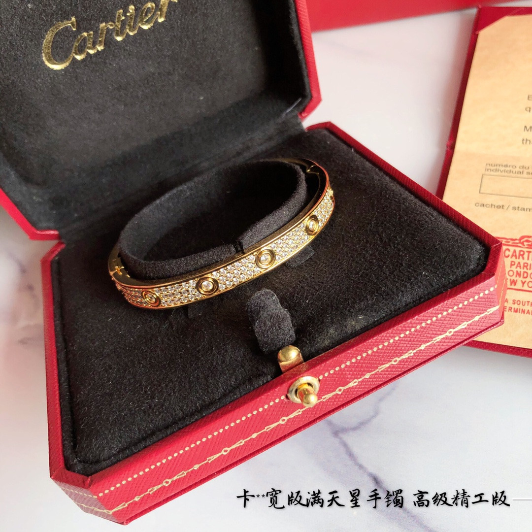 Ca*t*er gypsophila wide bracelet