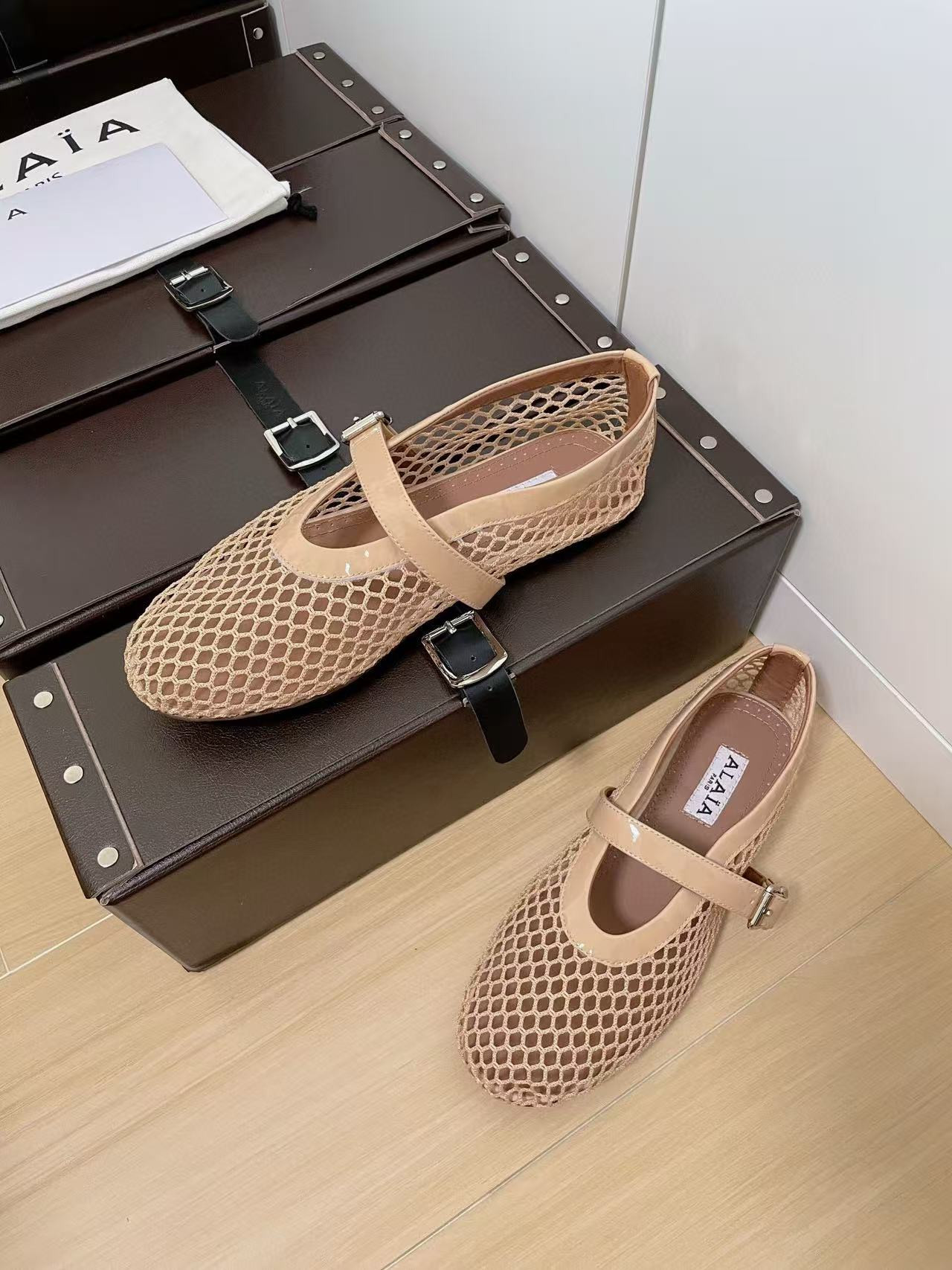 UA A1a1a BALLET FLATS IN FISHNET