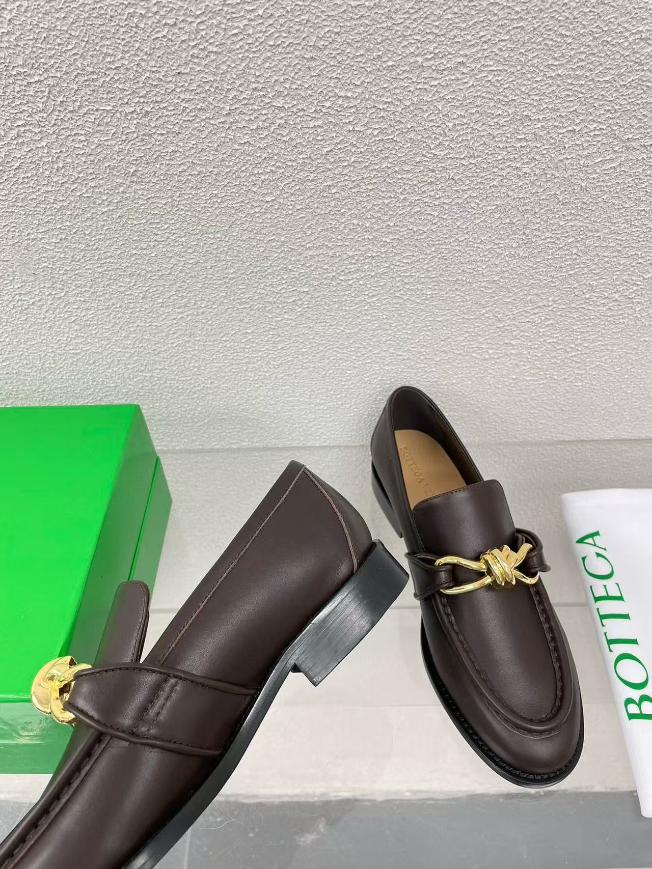 ua bo*te*ga Ve*ne*ta loafers shoes