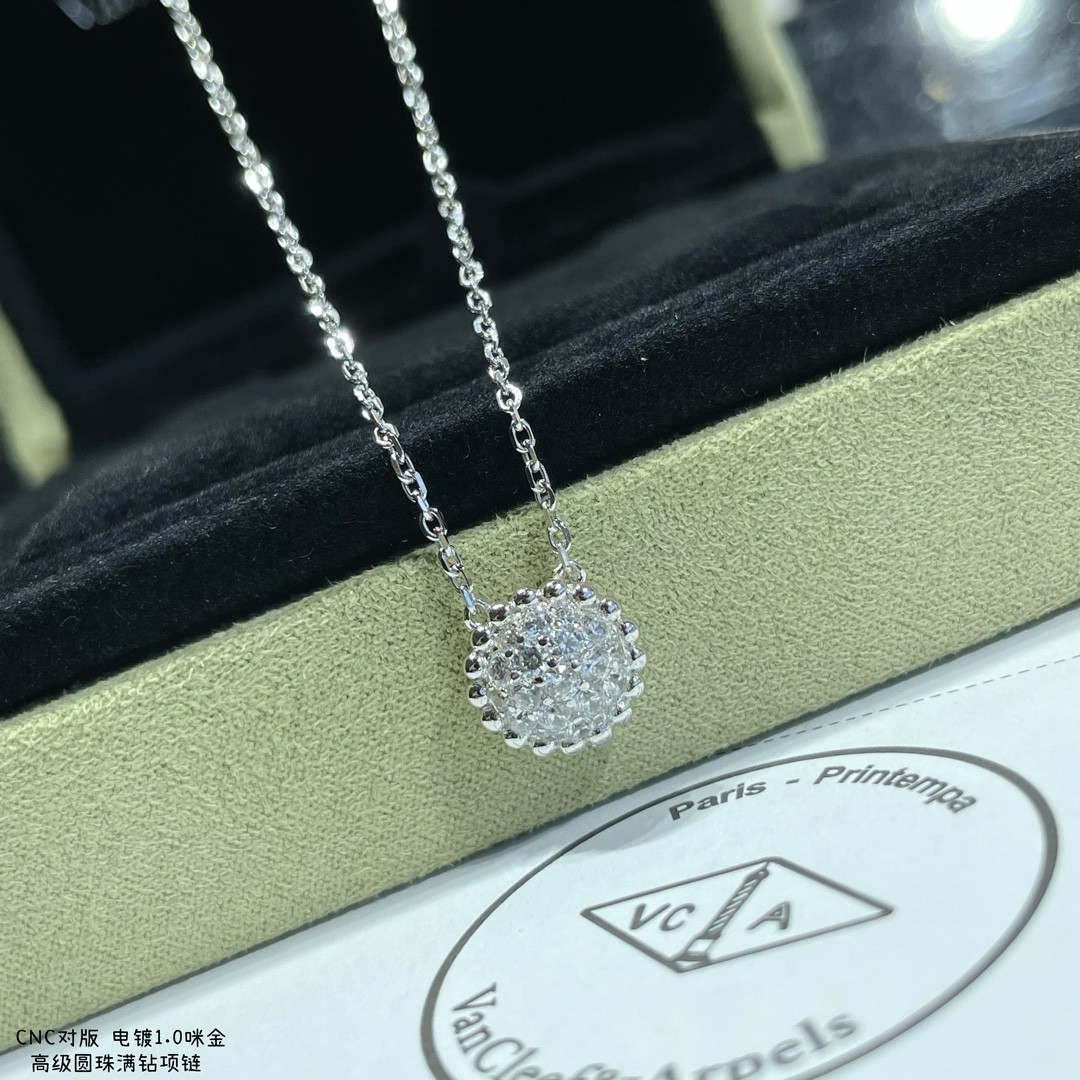 v*n cl*f & arpels round bead full Di*m*nd necklace