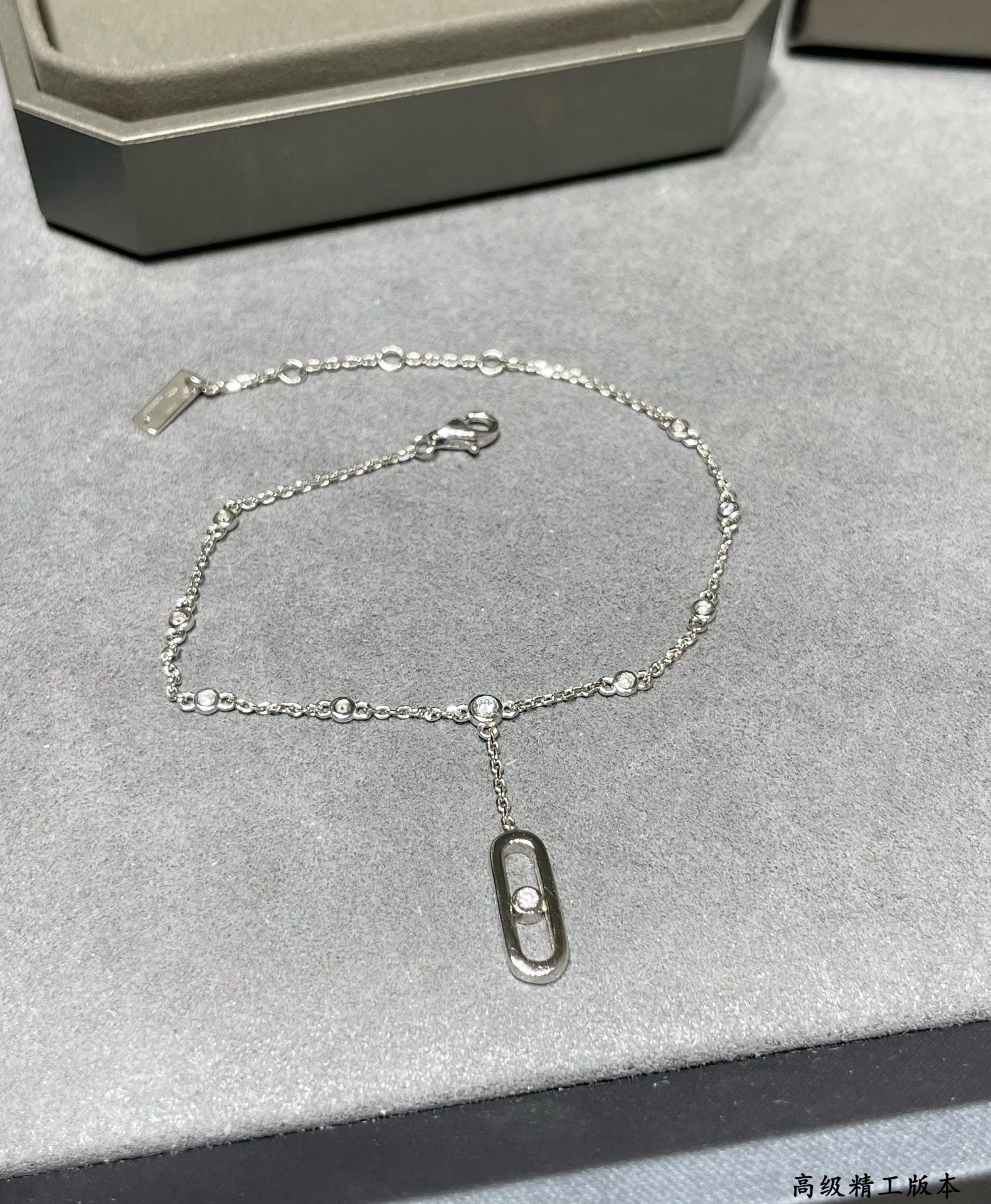 Mes1kaa vertical polished single di*m*nd moving bracelet