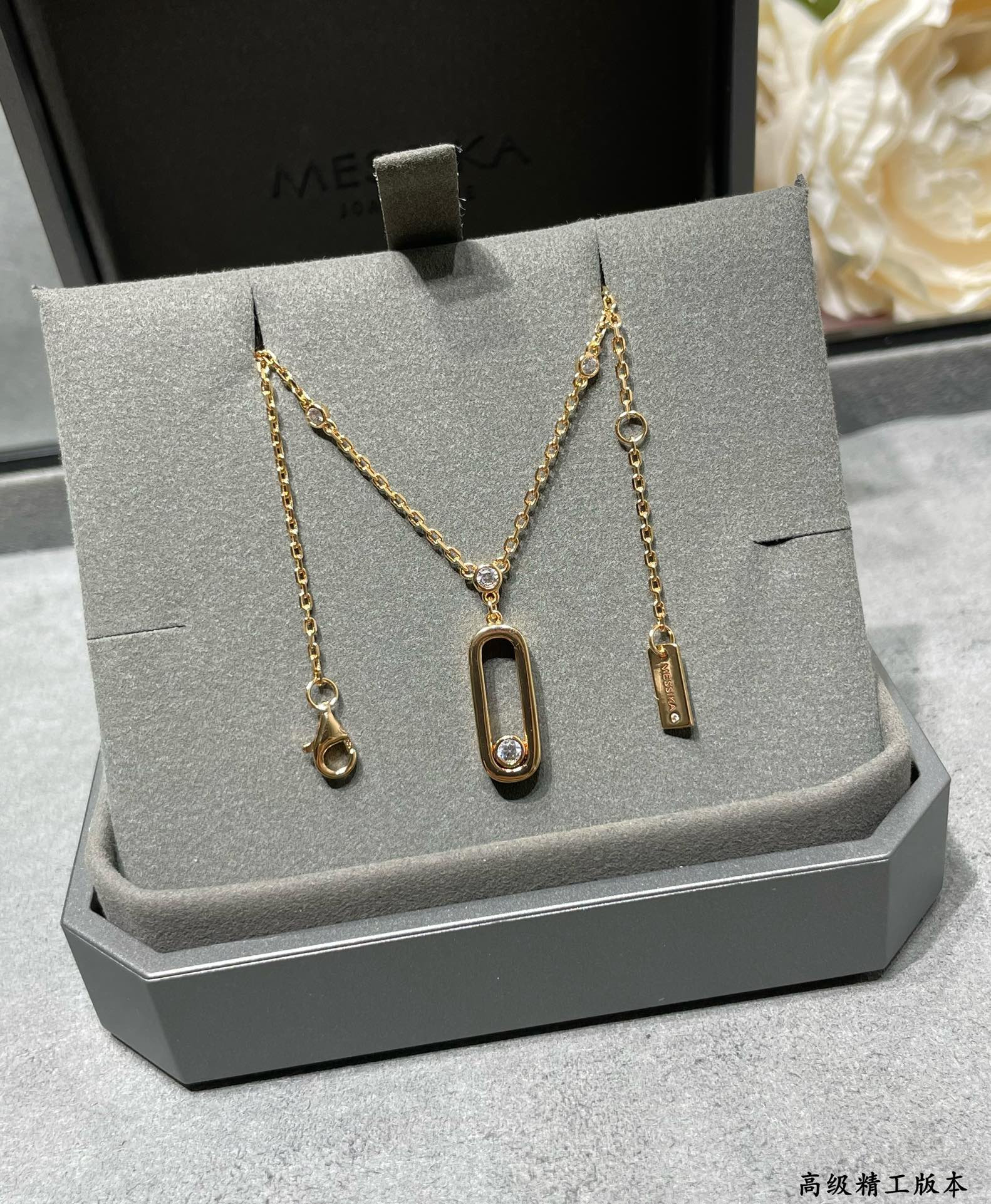 Mes1kaa polished single di*m*nd moving necklace