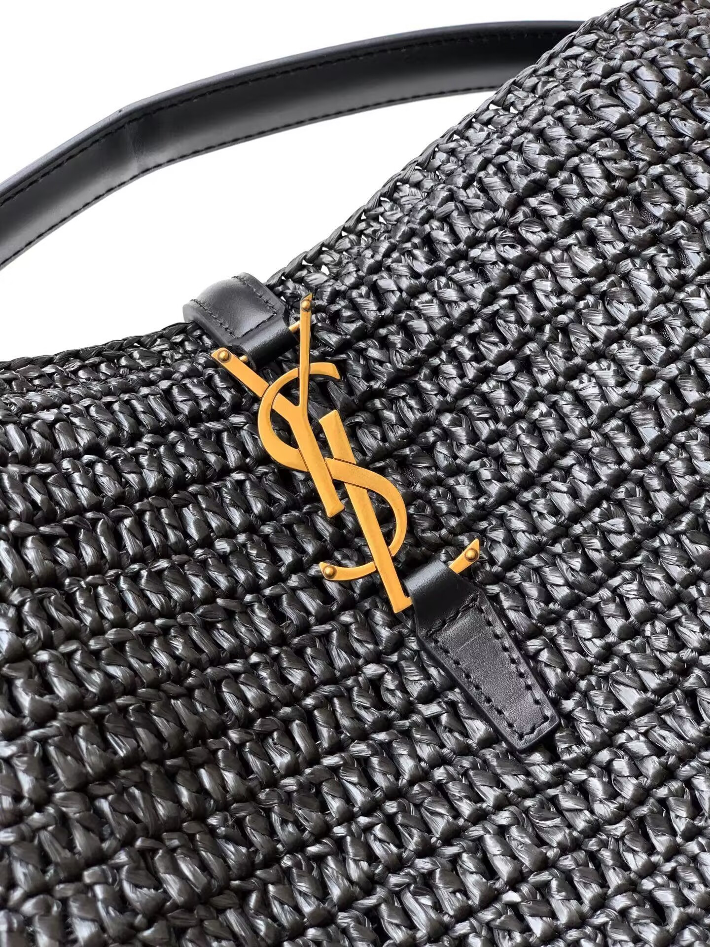 Y*L le 37 in woven raffia and vegetable-tanned leather bucket bag 25x20x12cm