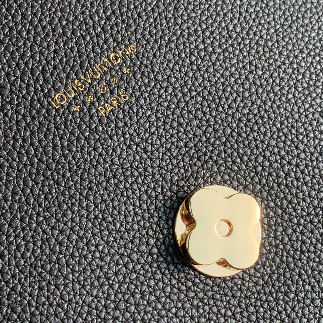 kim kardashian LV PONT 9 SOFT MM M58967