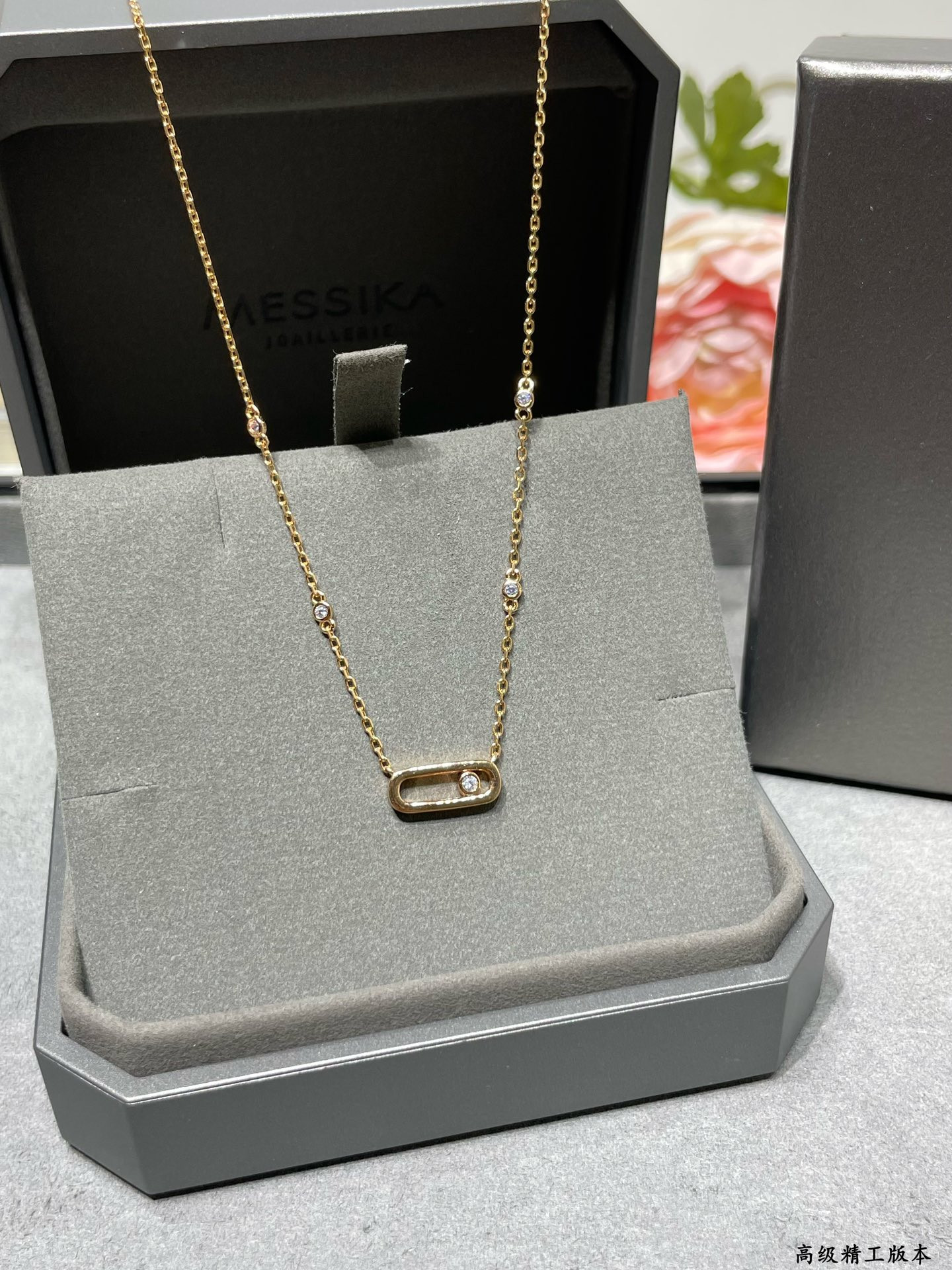 Mes1kaa polished single di*m*nd moving necklace