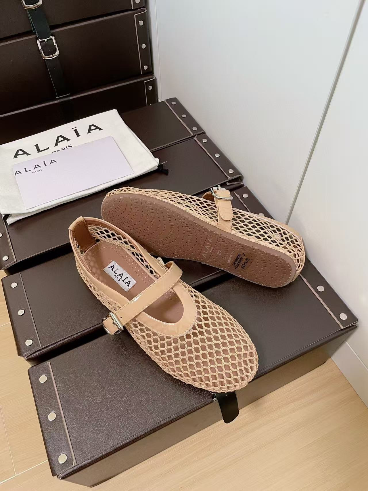 UA A1a1a BALLET FLATS IN FISHNET