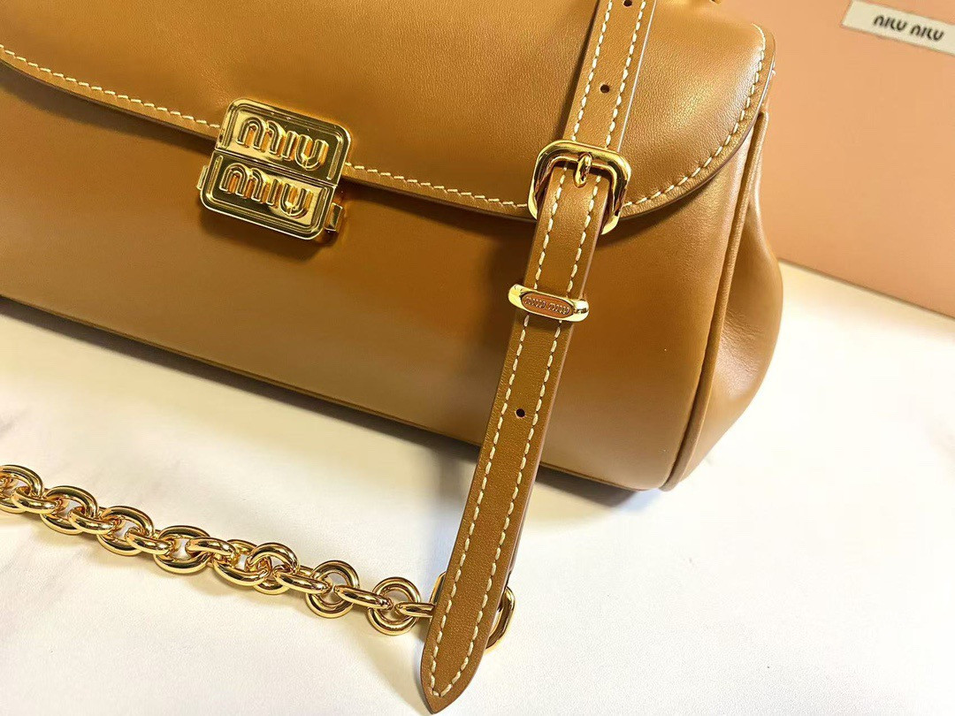 M1v M1v leather shoulder bag 13.5x24x9cm