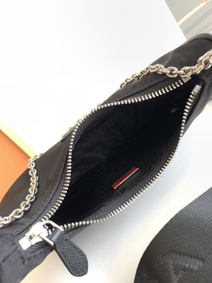 Pra*a re-edition 2005 re-nylon bag black red