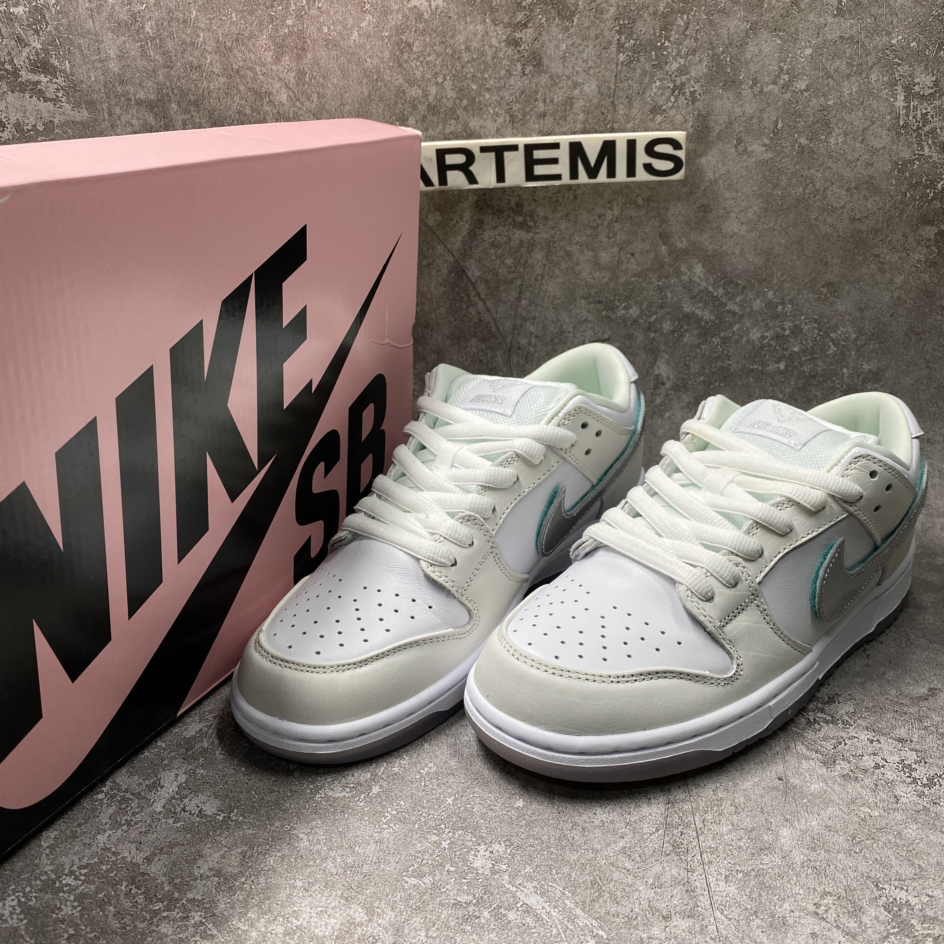 nike sb dunk low Di*m*nd s*pply co white Di*m*nd
