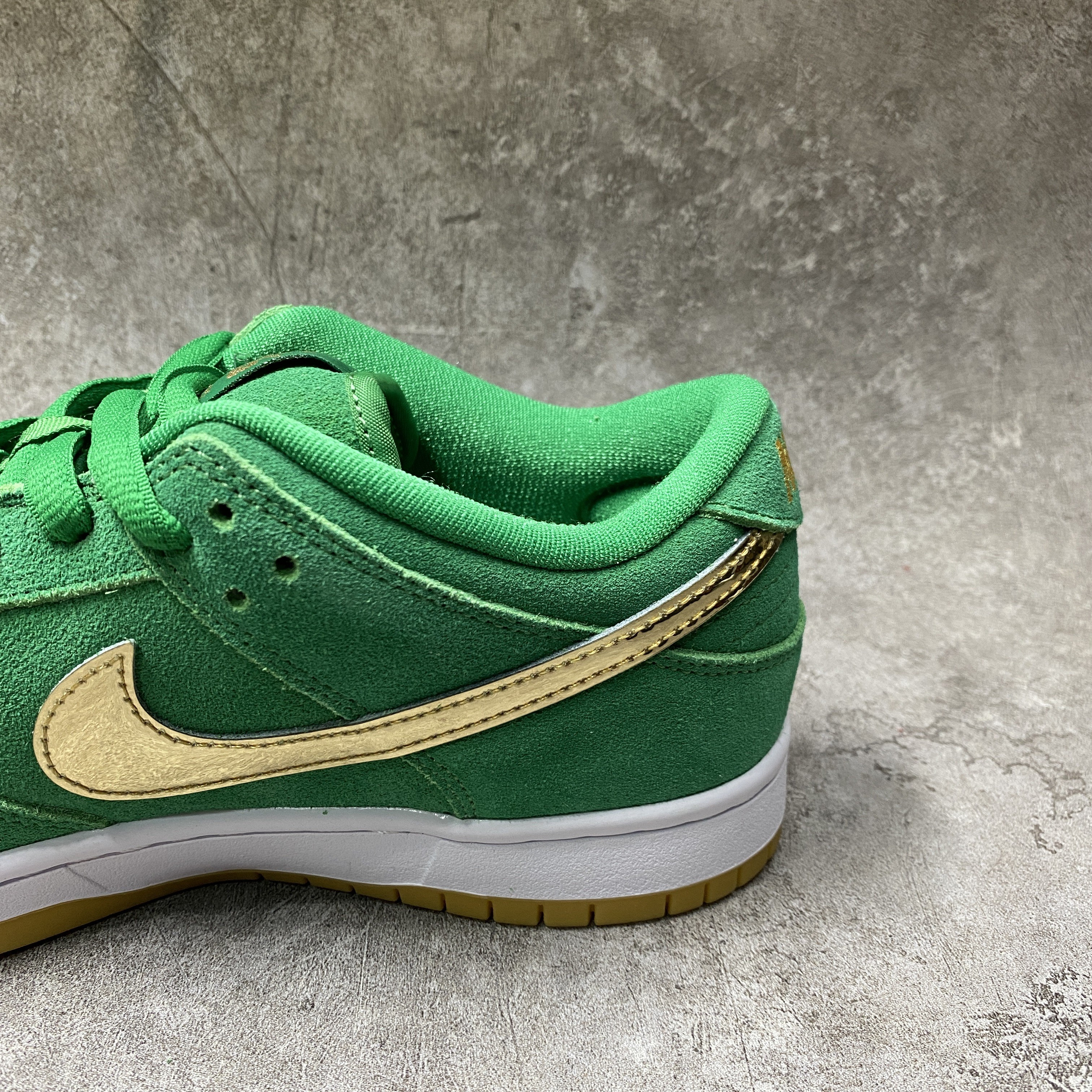 nike sb dunk low pro st. patR1ck