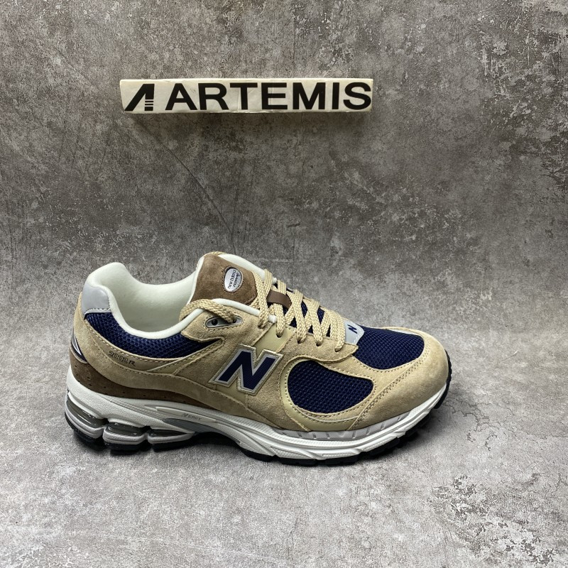 new Ba1an*e 2002r beige navy blue