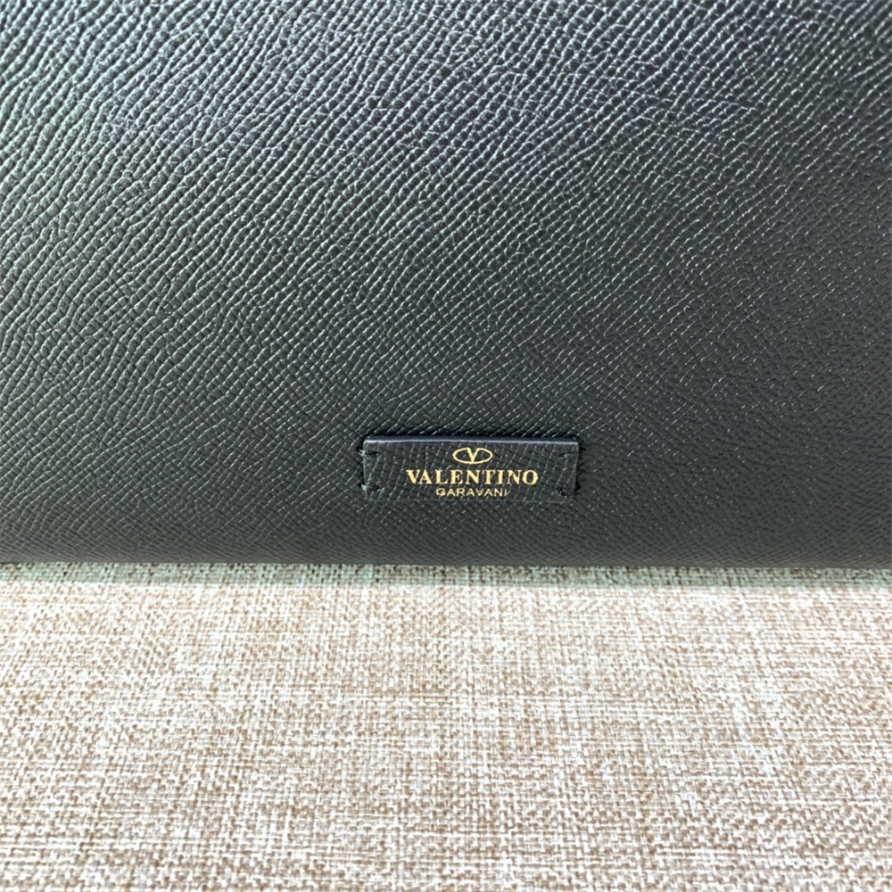 Va1e*ntin0 garavani vsling hobo bag black