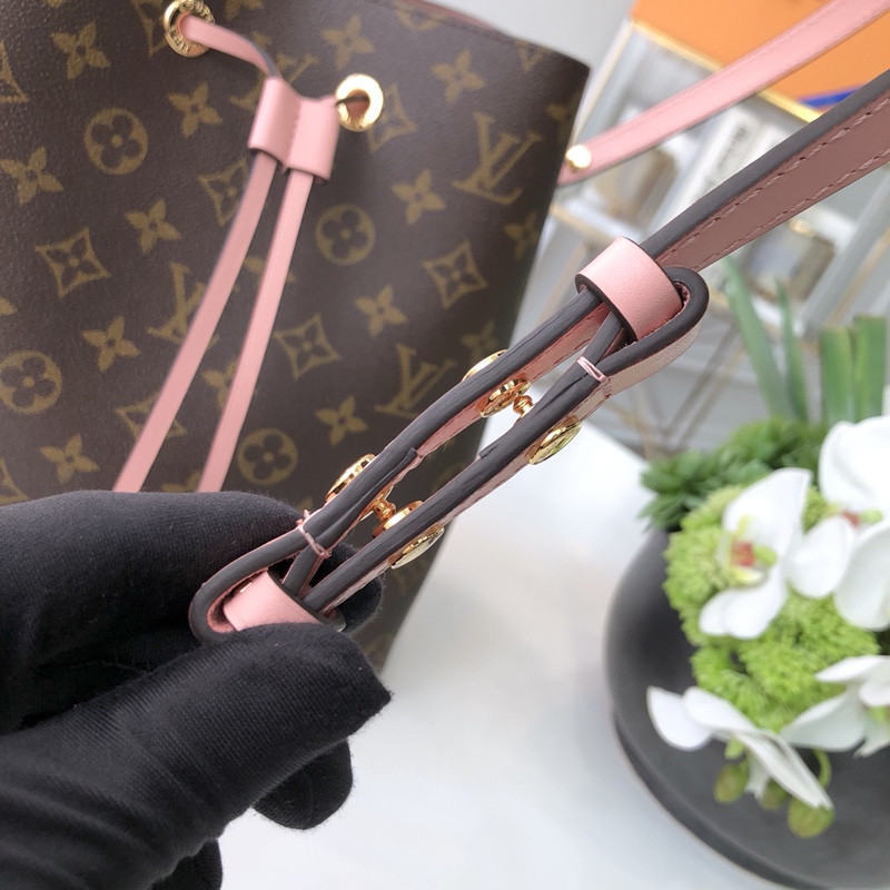 LV NéoNoé MM M44022 10.2 x 10.2 x 6.9 inches
