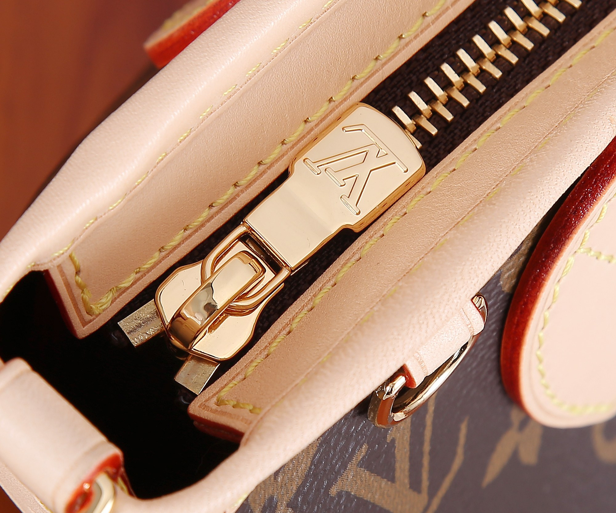 LV M46786 Neverfull BB 24 x 14 x 9 cm