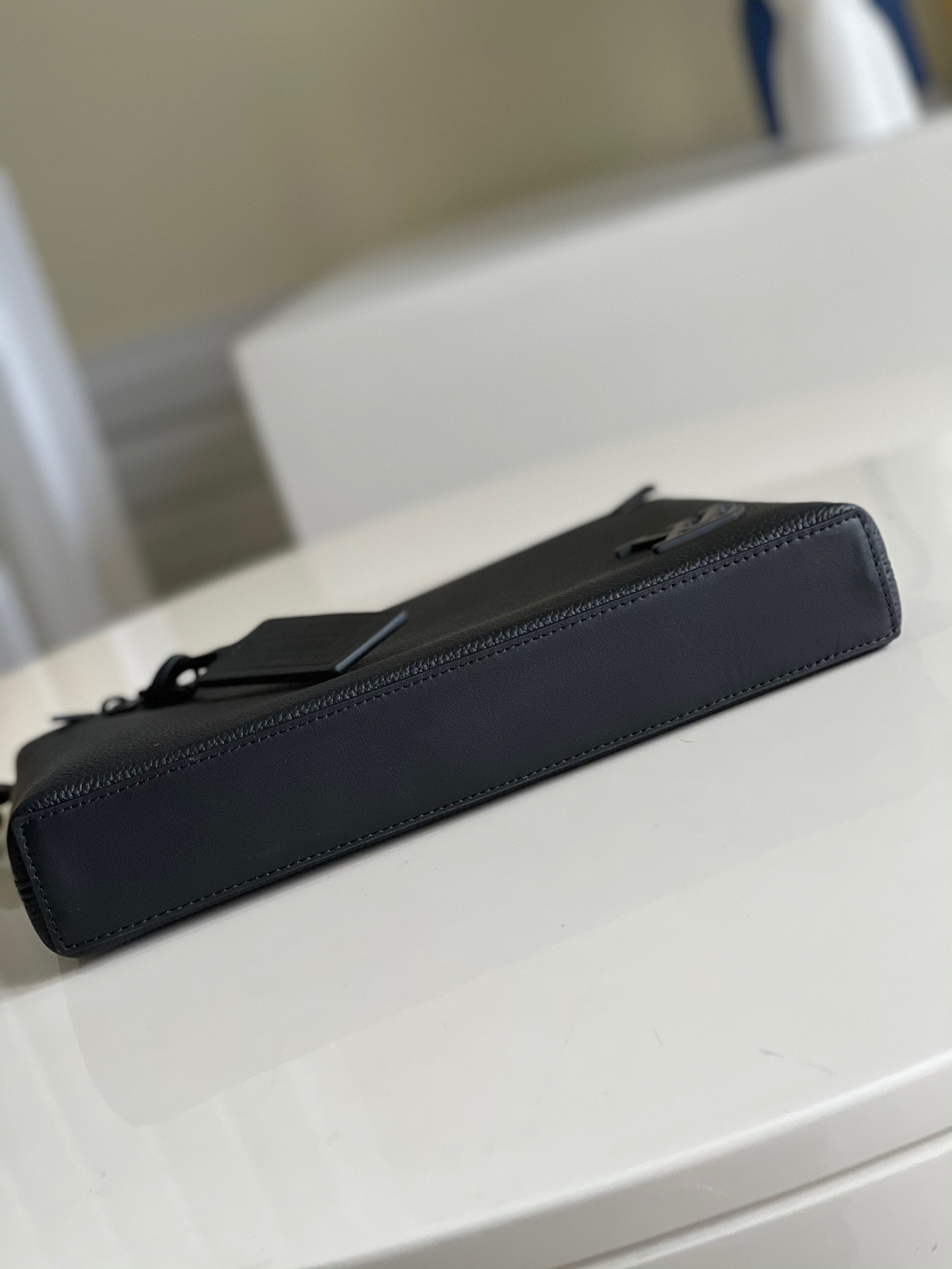 LV M69837 30 x 22 x 5 cm