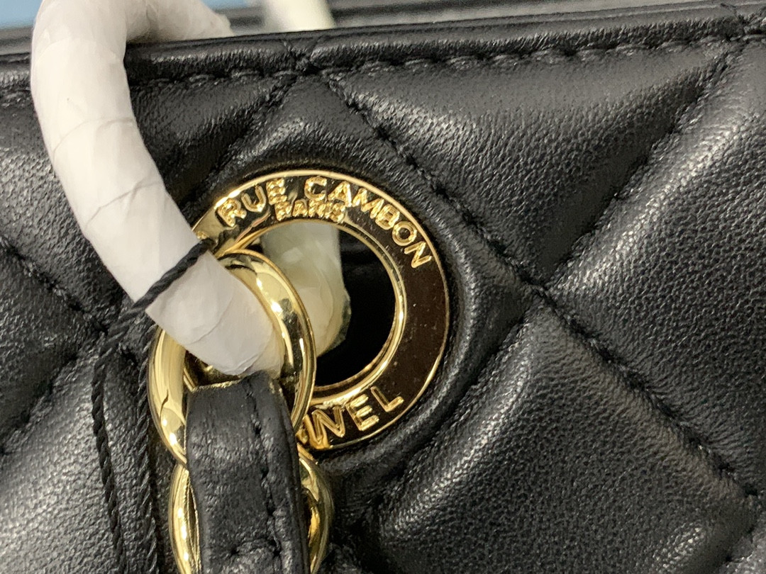 Ch*el gst lambskin leather hardware  24x33x13cm
