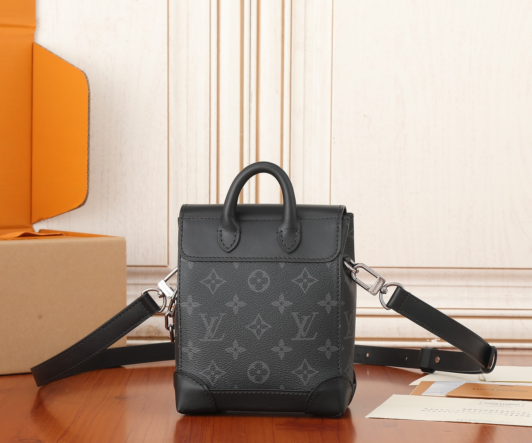 LV Nano Steamer M82774  5.9 x 7.1 x 2.8 in