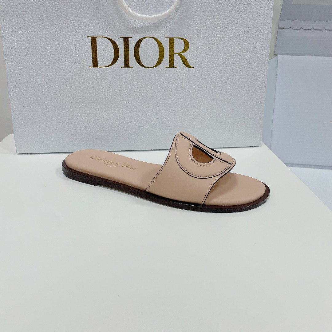 ua D*or d-club slide