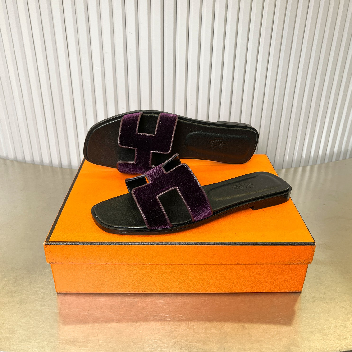 ua H**me5 oran sandal