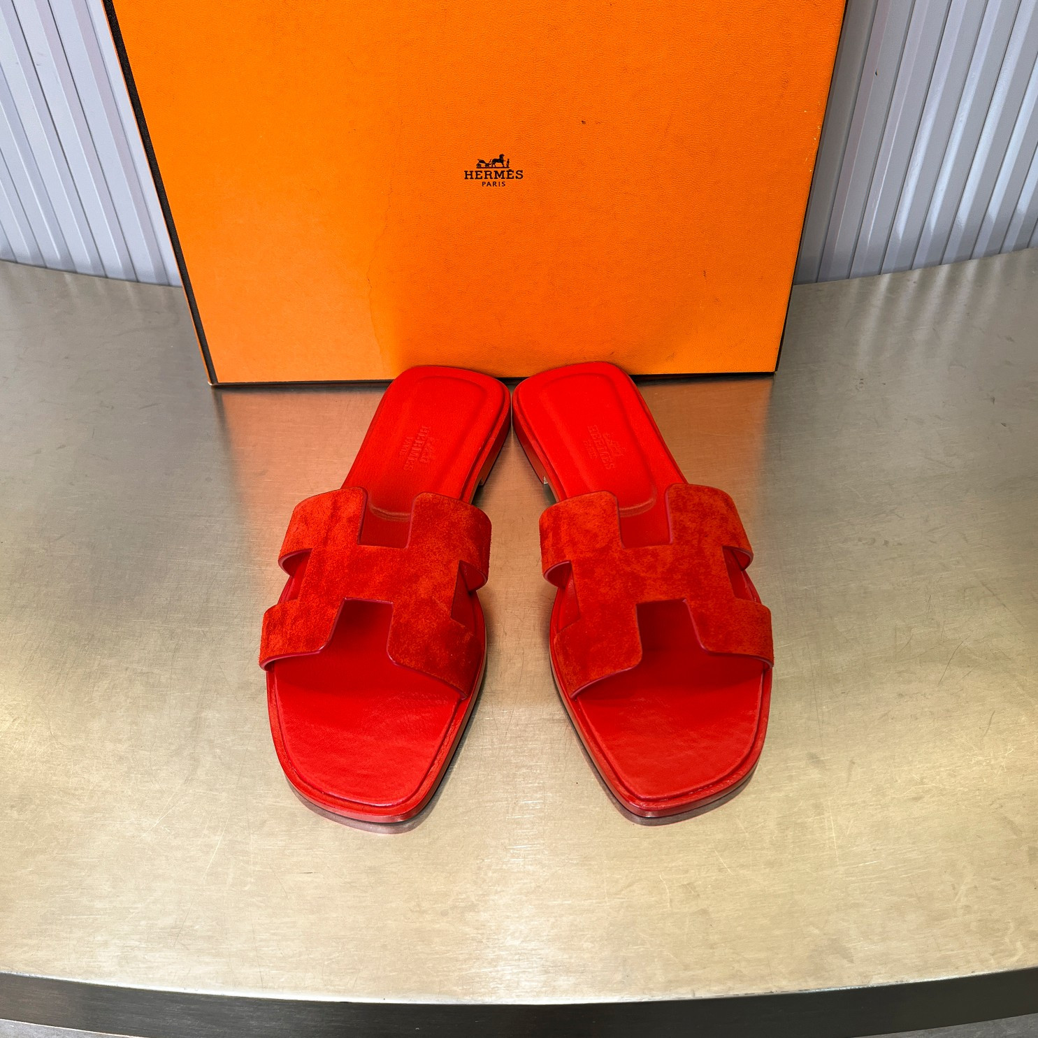 ua H**me5 oran sandal