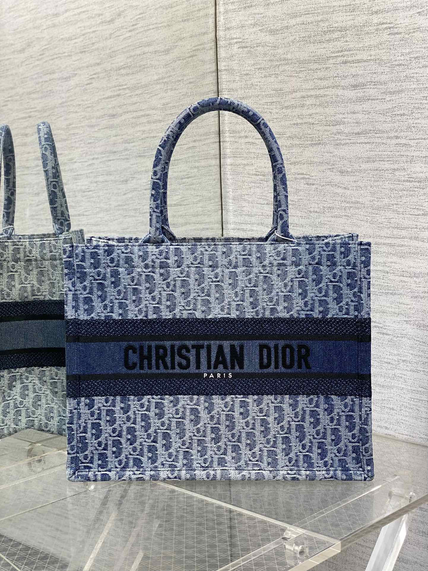 medium d*or book tote blue De*1m d*or oblique jacquard 36 x 27.5 x 16.5 cm