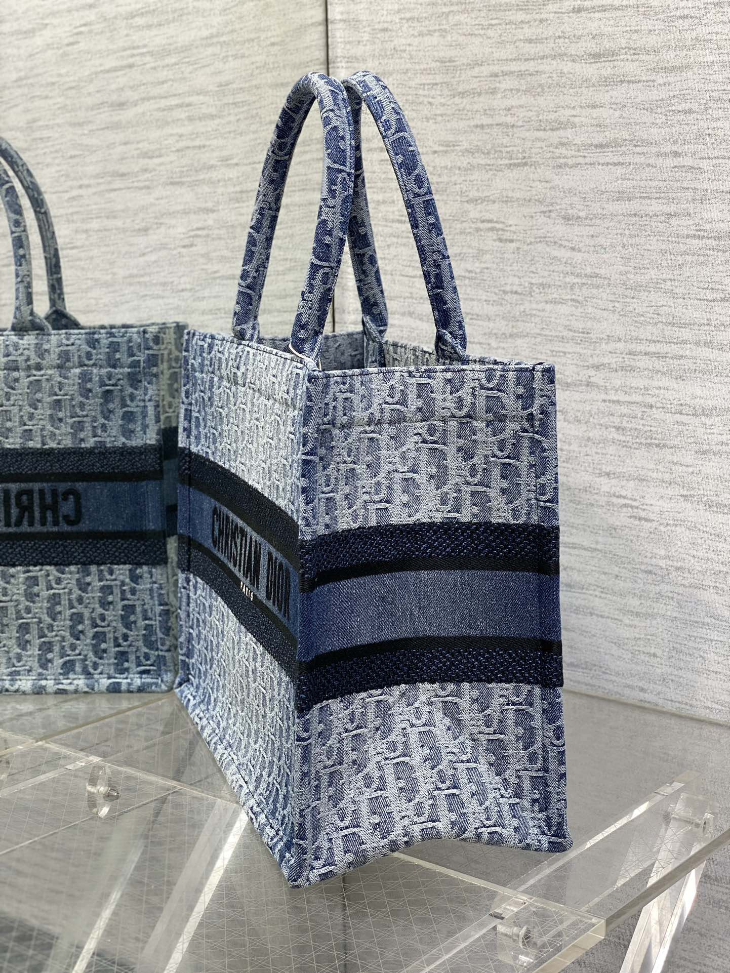 medium d*or book tote blue De*1m d*or oblique jacquard 36 x 27.5 x 16.5 cm