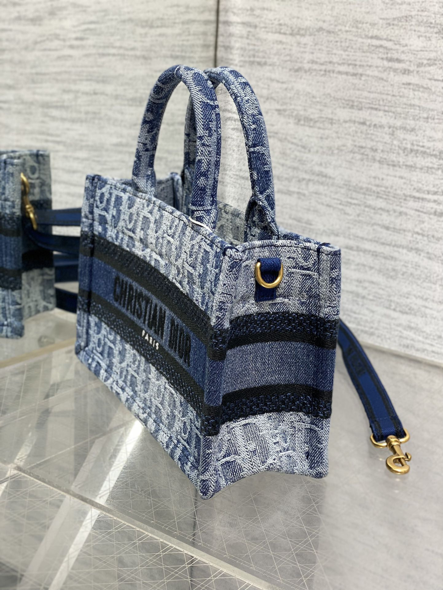 mini d*or book tote blue De*1m d*or oblique jacquard 21.5 x 13 x 7.5 cm
