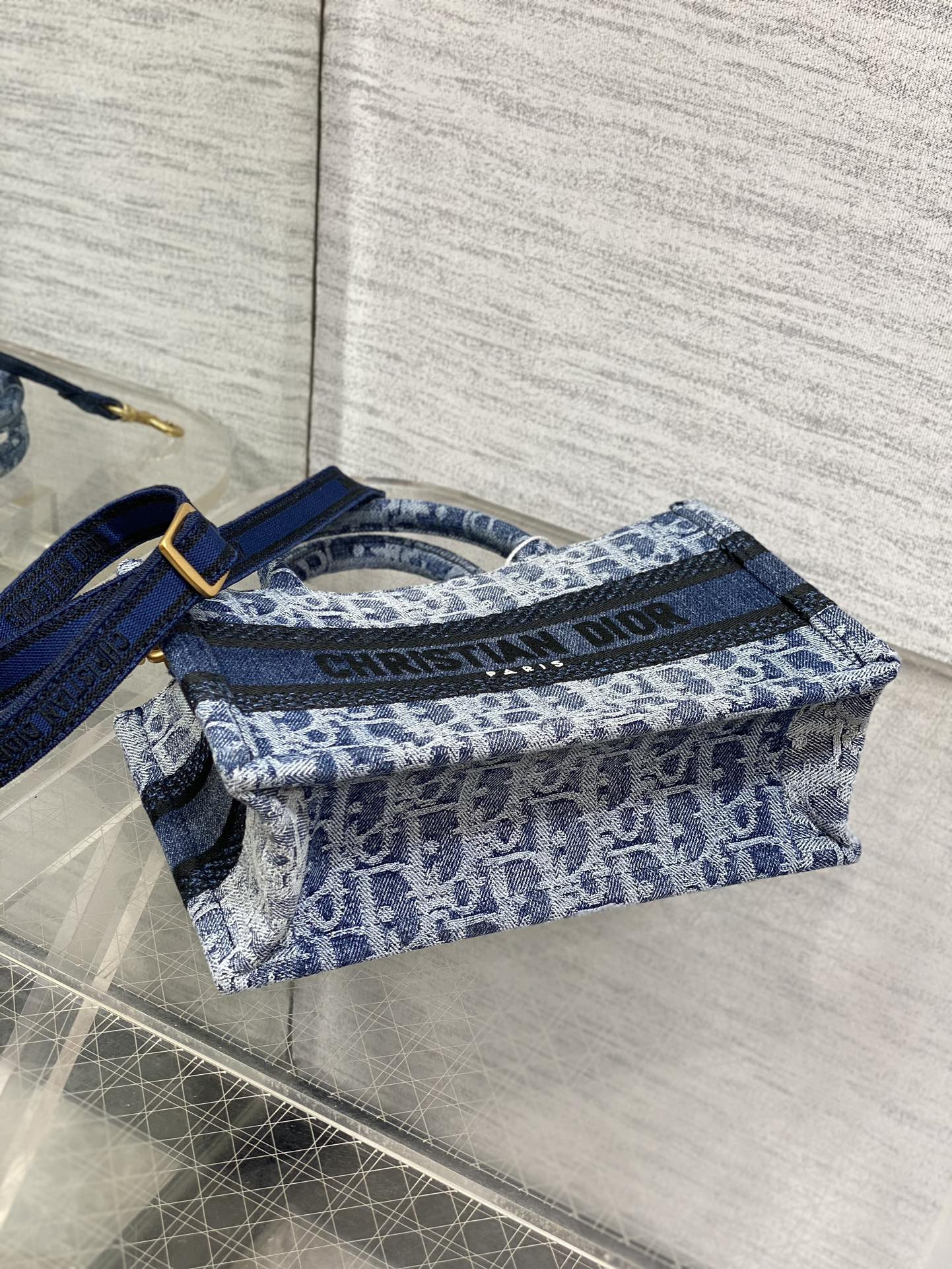 mini d*or book tote blue De*1m d*or oblique jacquard 21.5 x 13 x 7.5 cm