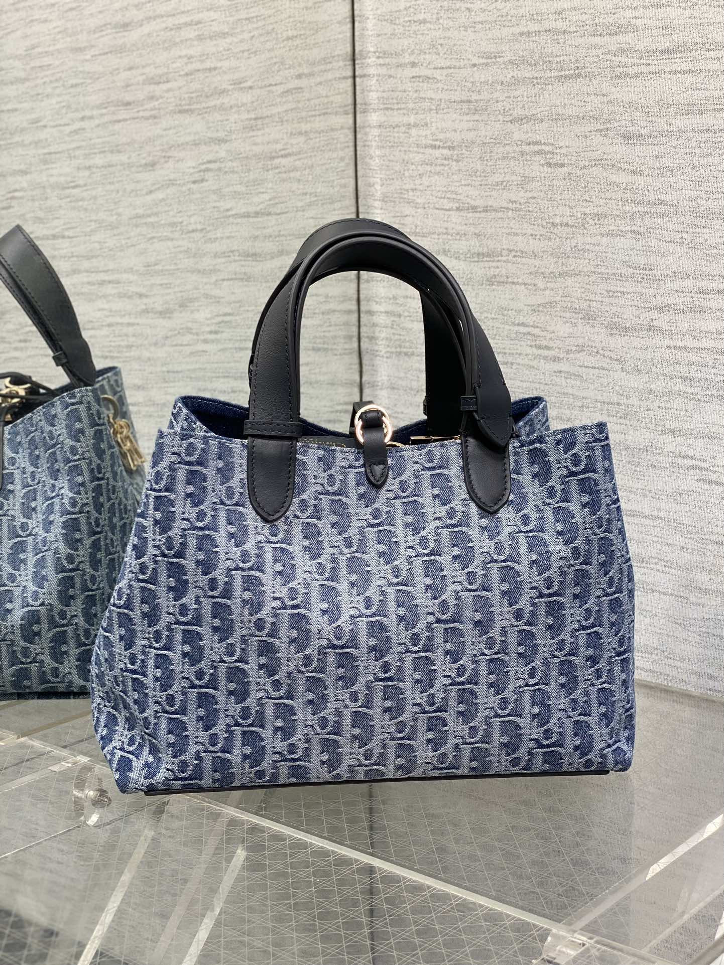 medium d*or toujours bag blue De*1m d*or oblique jacquard 28.5 x 21.5 x 17 cm