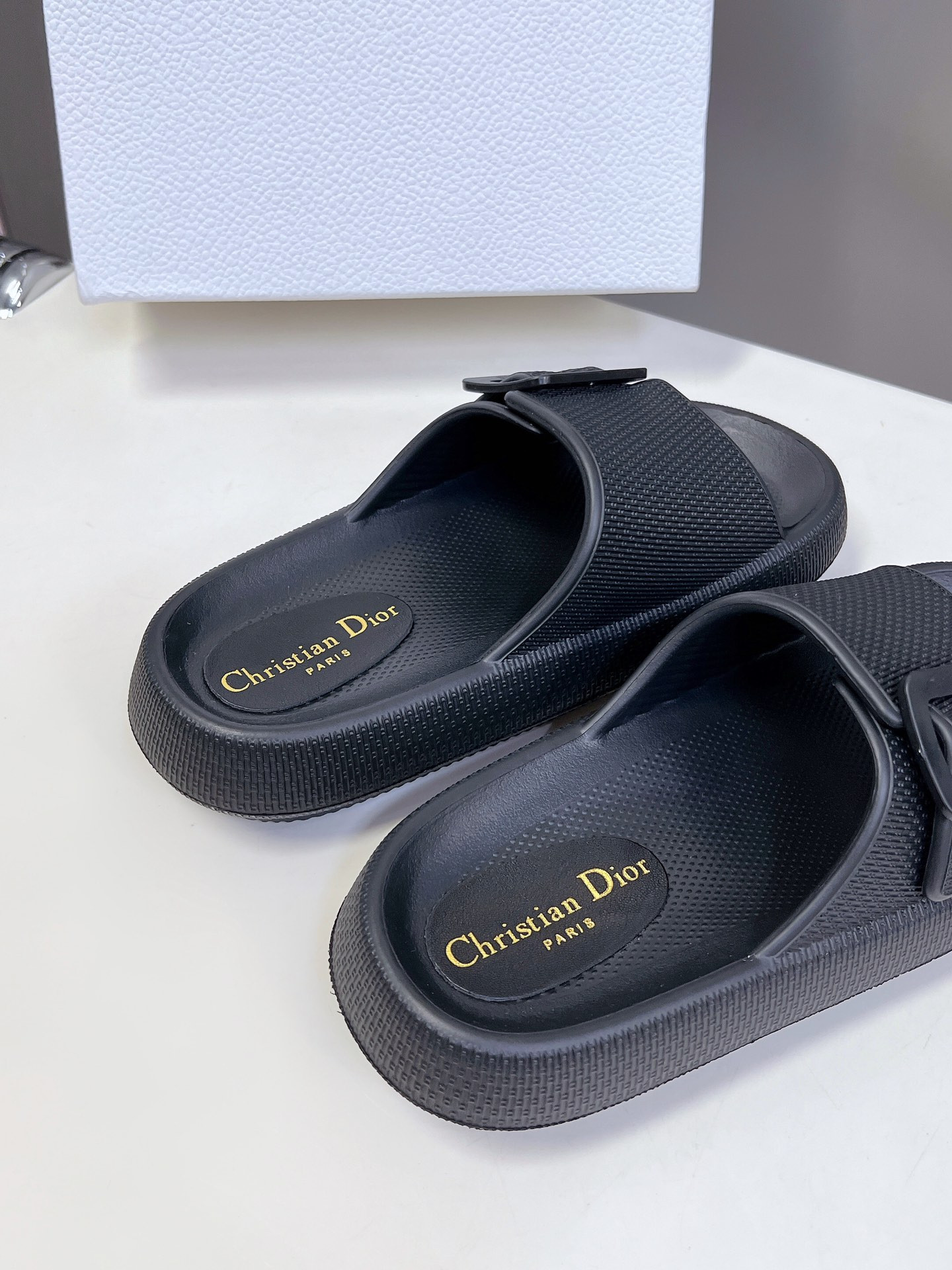 ua D*or slide