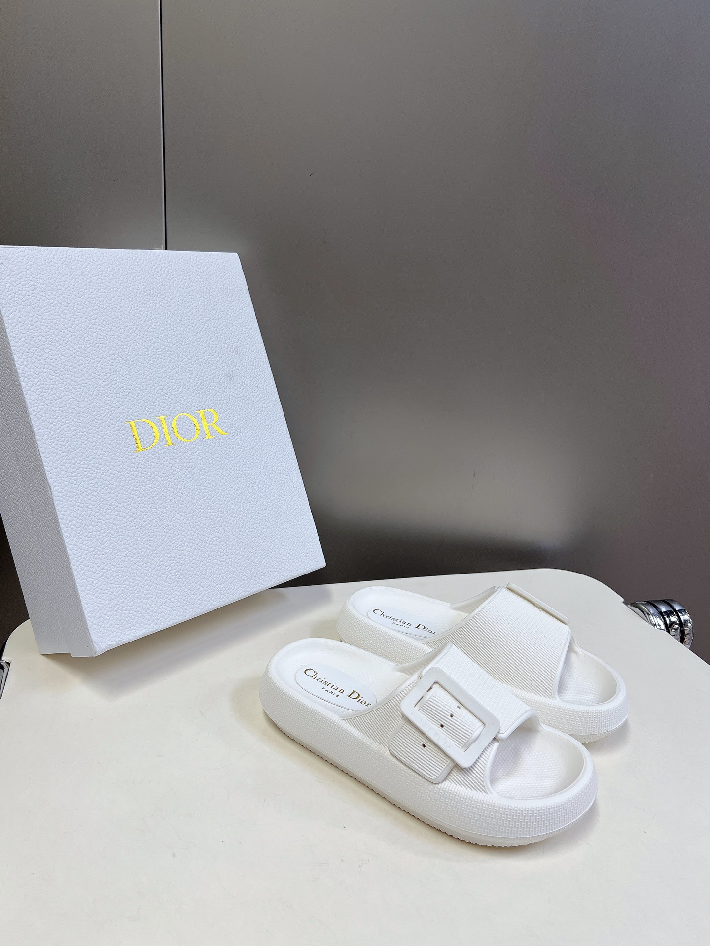 ua D*or slide