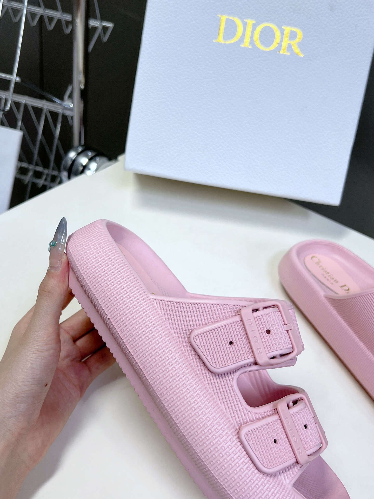 ua D*or slide