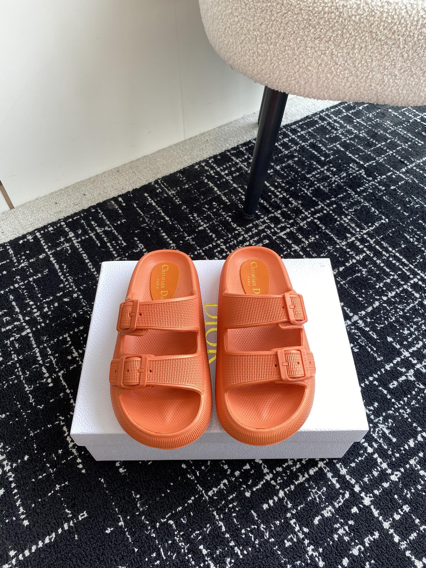 ua D*or slide