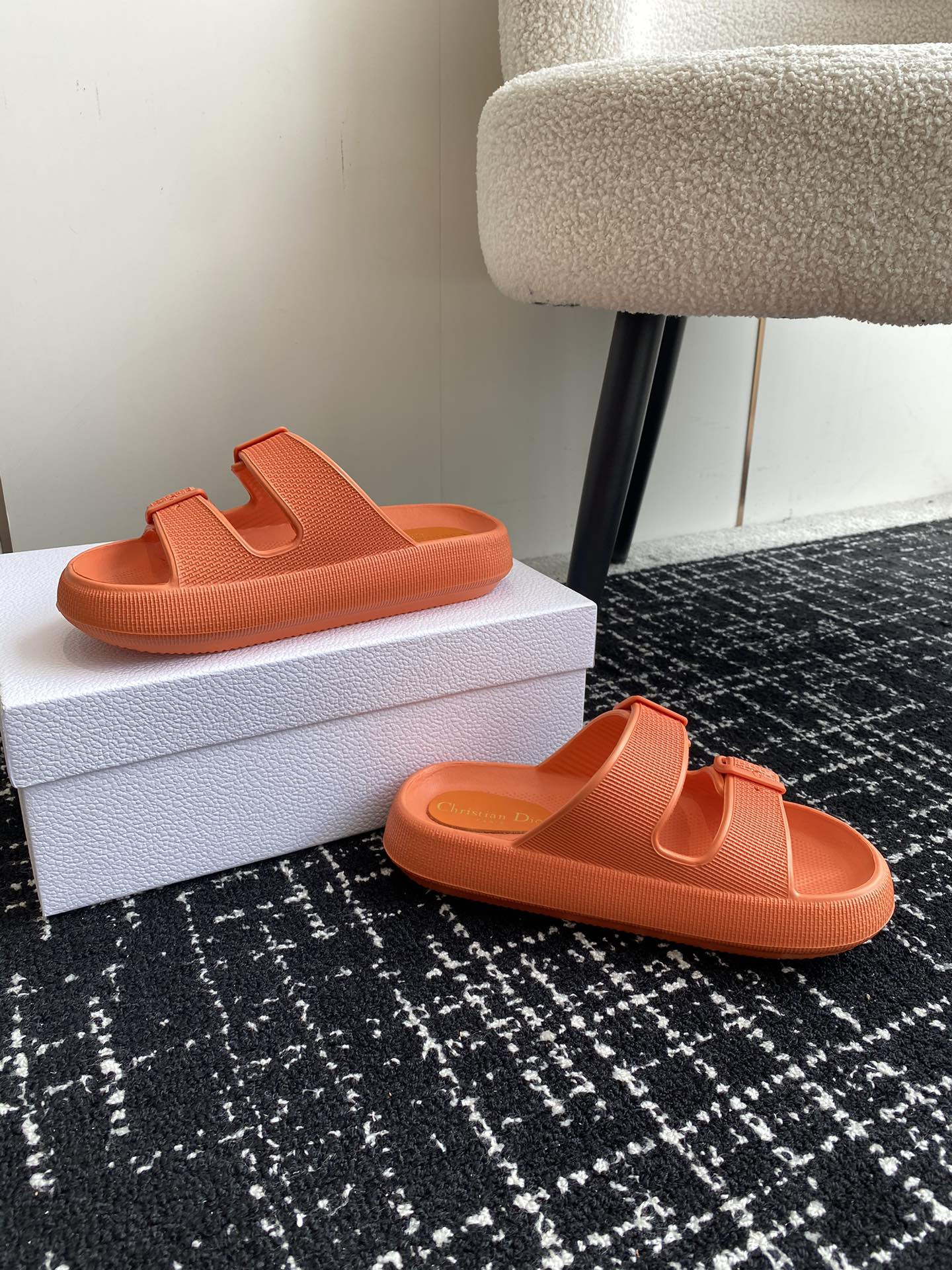 ua D*or slide