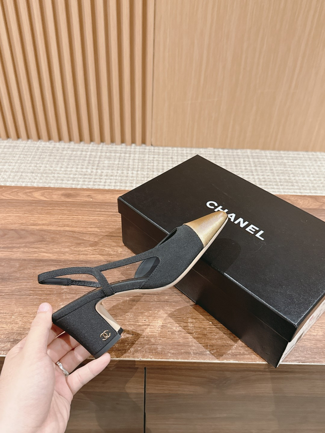 ua Ch*el slingbacks