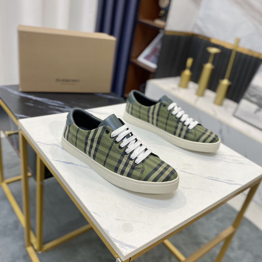 ua B**rry check and leather sneakers