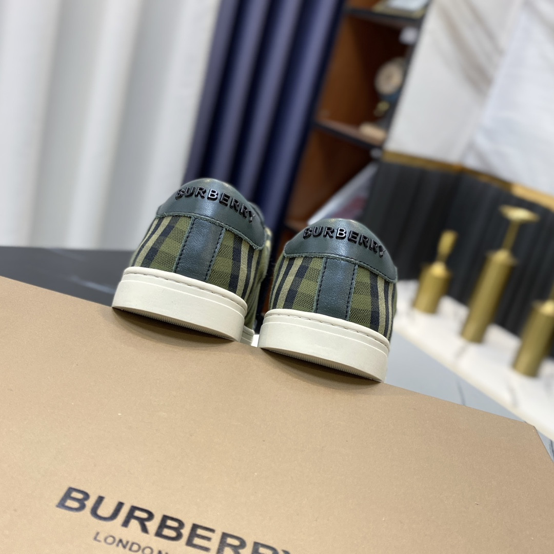ua B**rry check and leather sneakers