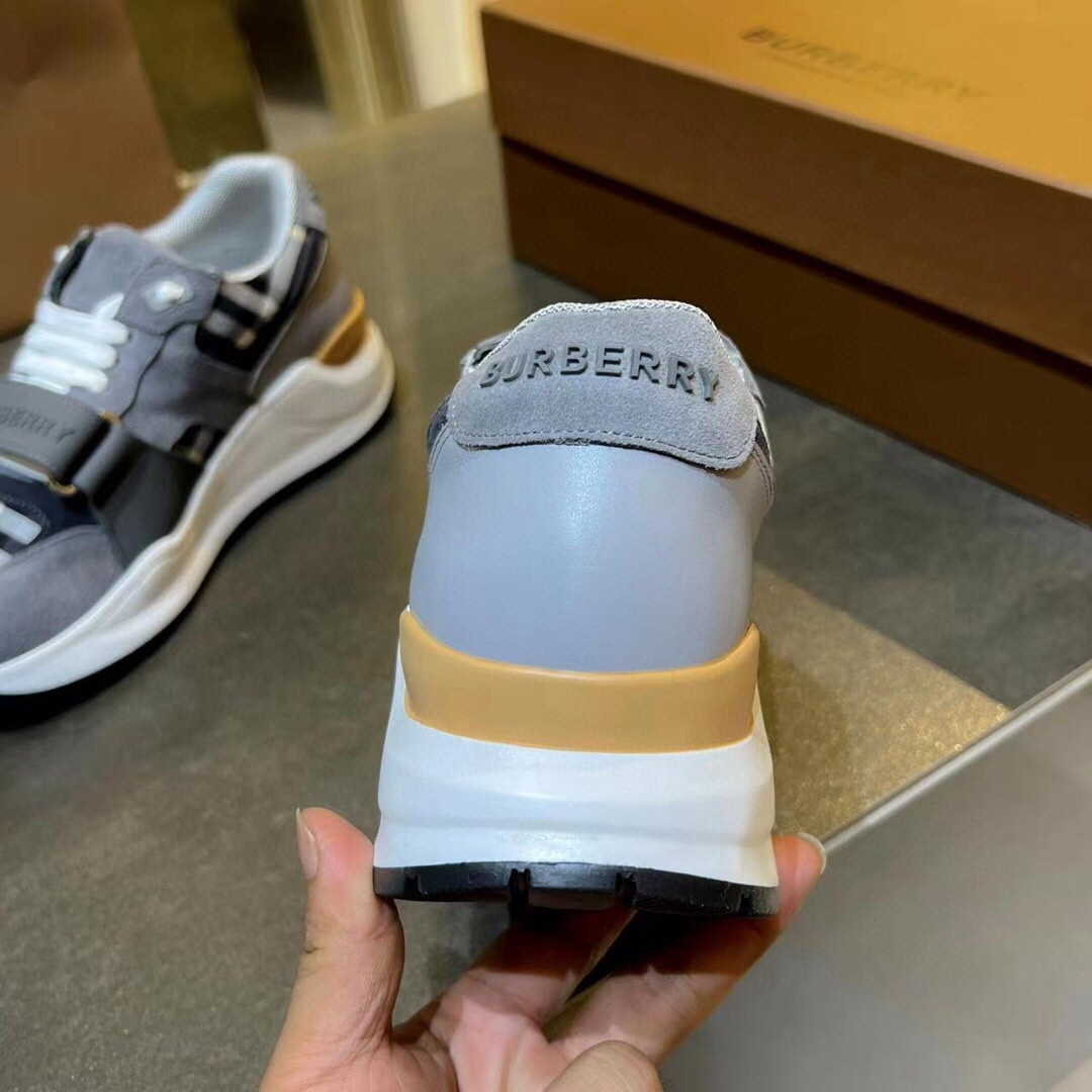 ua B**rry sneakers