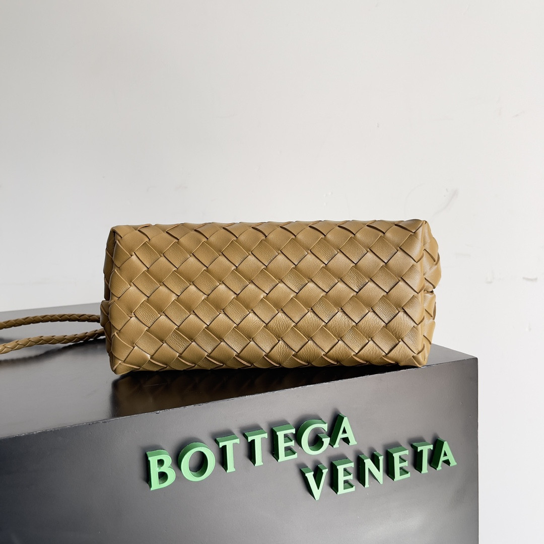 bo*te*ga Ve*ne*ta small andiamo 25x22x10.5cm
