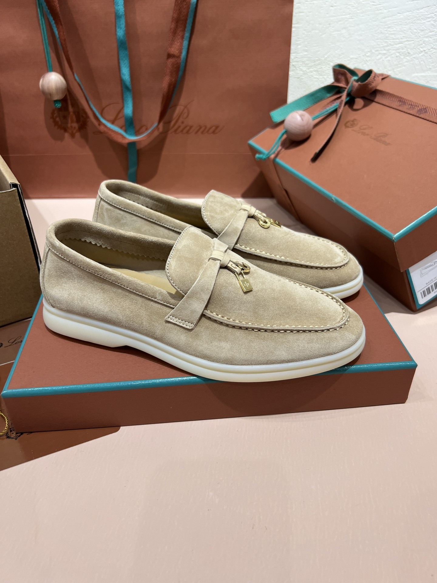 ua L**o p*ana summer charms walk loafers