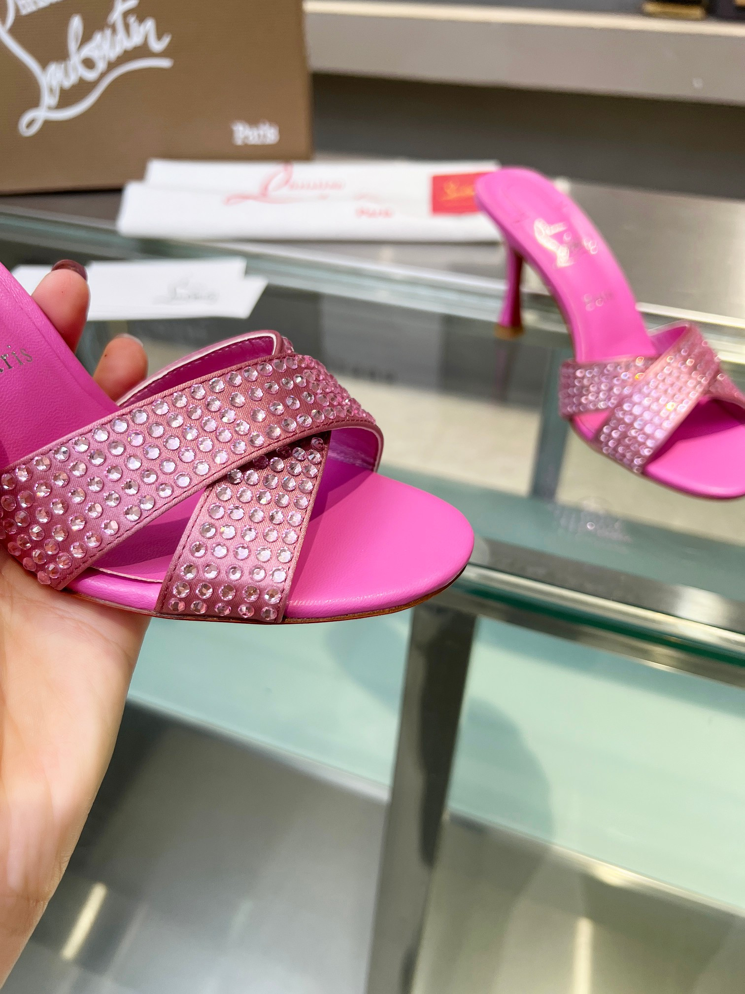 ua ch**an louboutin cl red-botT0m shoes