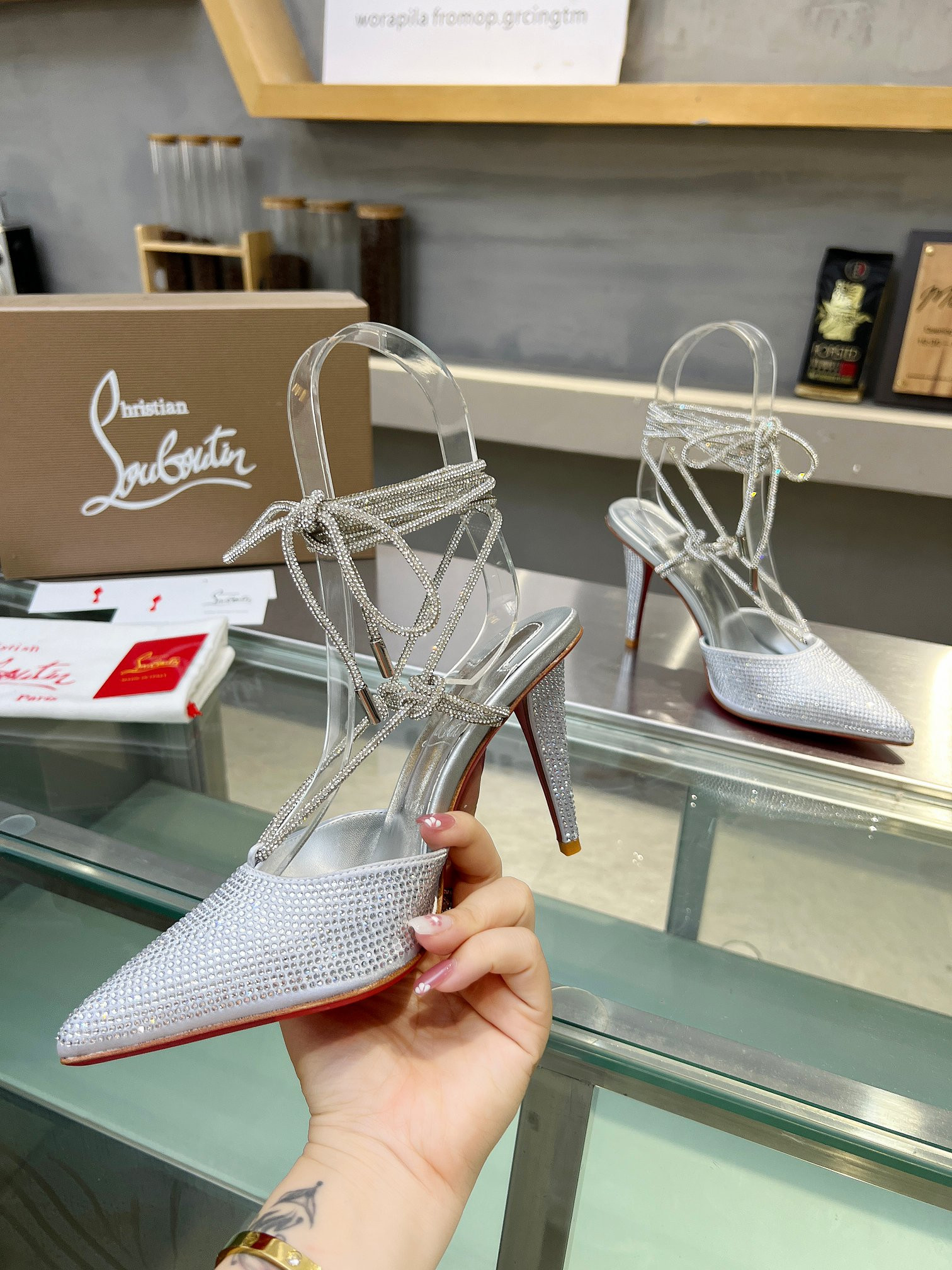 ua ch**an louboutin cl red-botT0m shoes