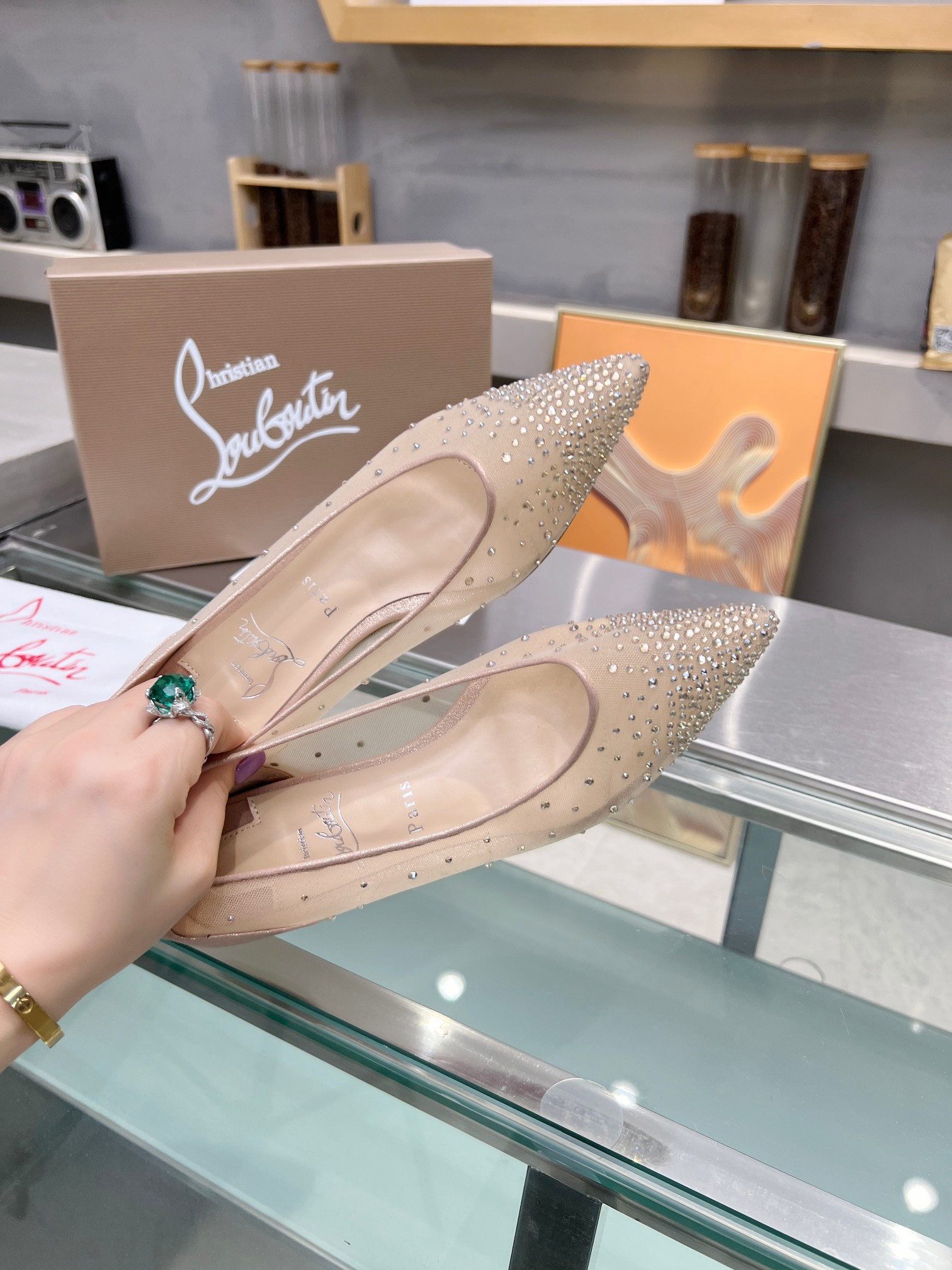 ua ch**an louboutin cl red-botT0m shoes