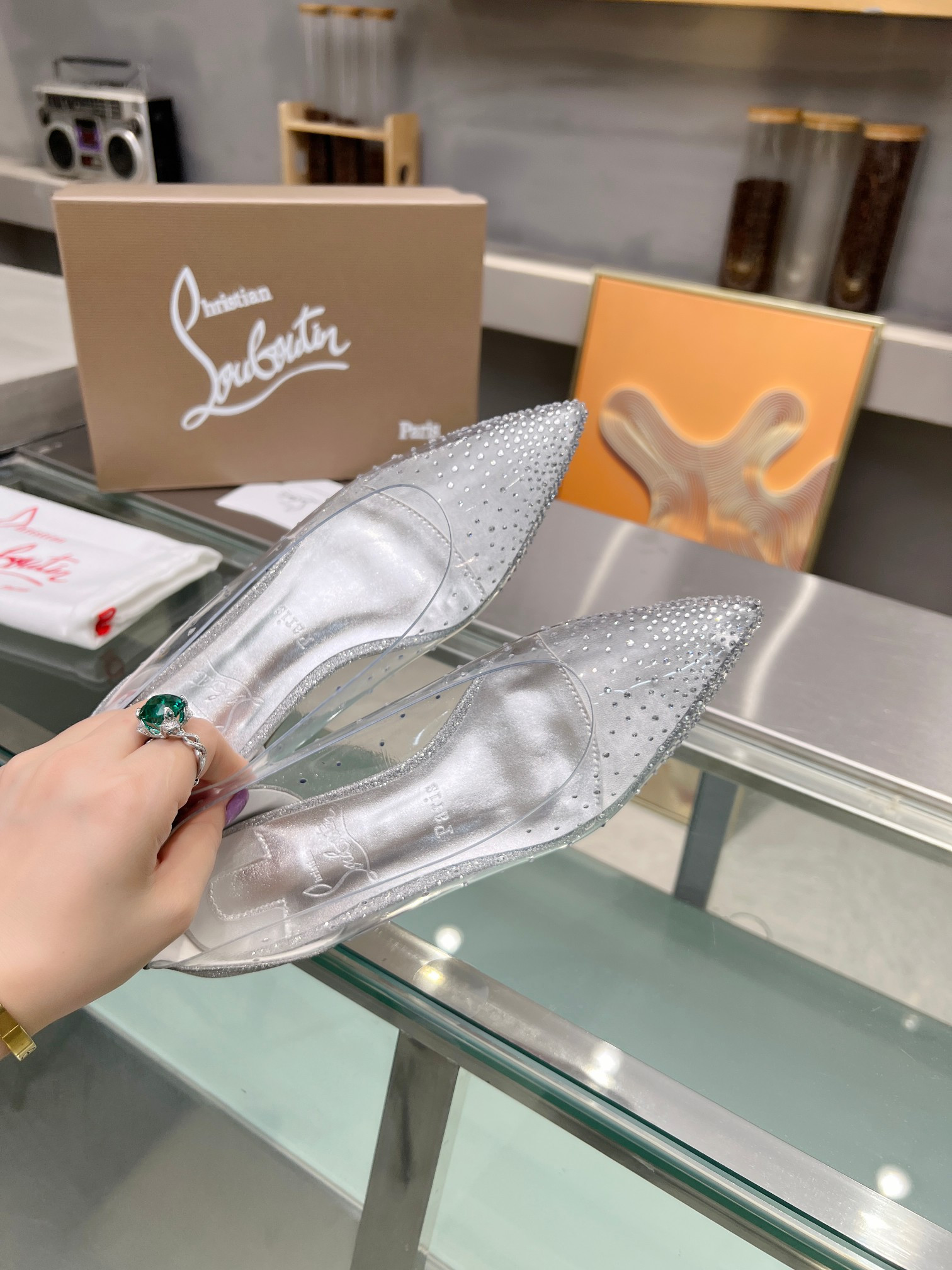 ua ch**an louboutin cl red-botT0m shoes