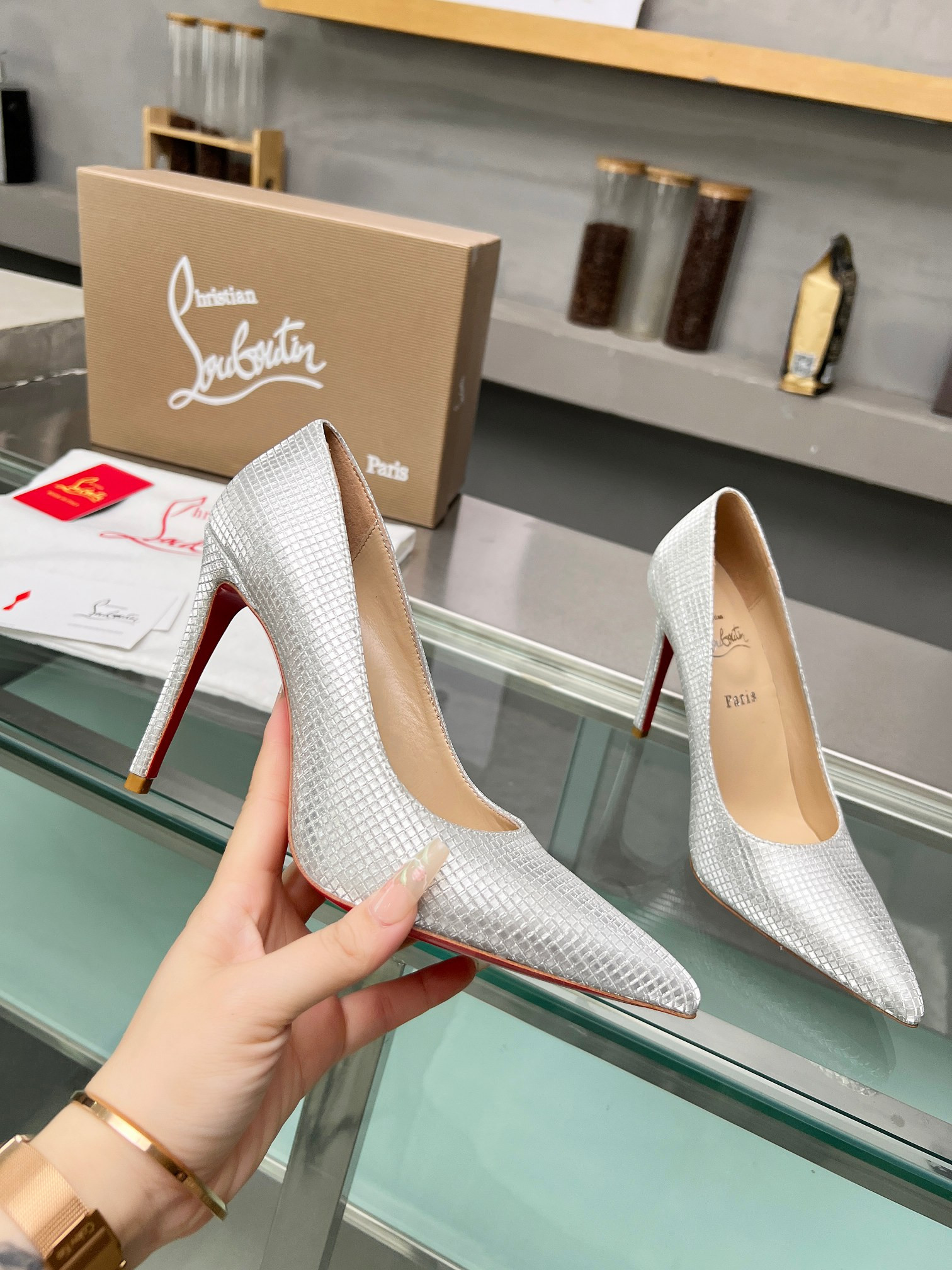 ua ch**an louboutin cl red-botT0m shoes