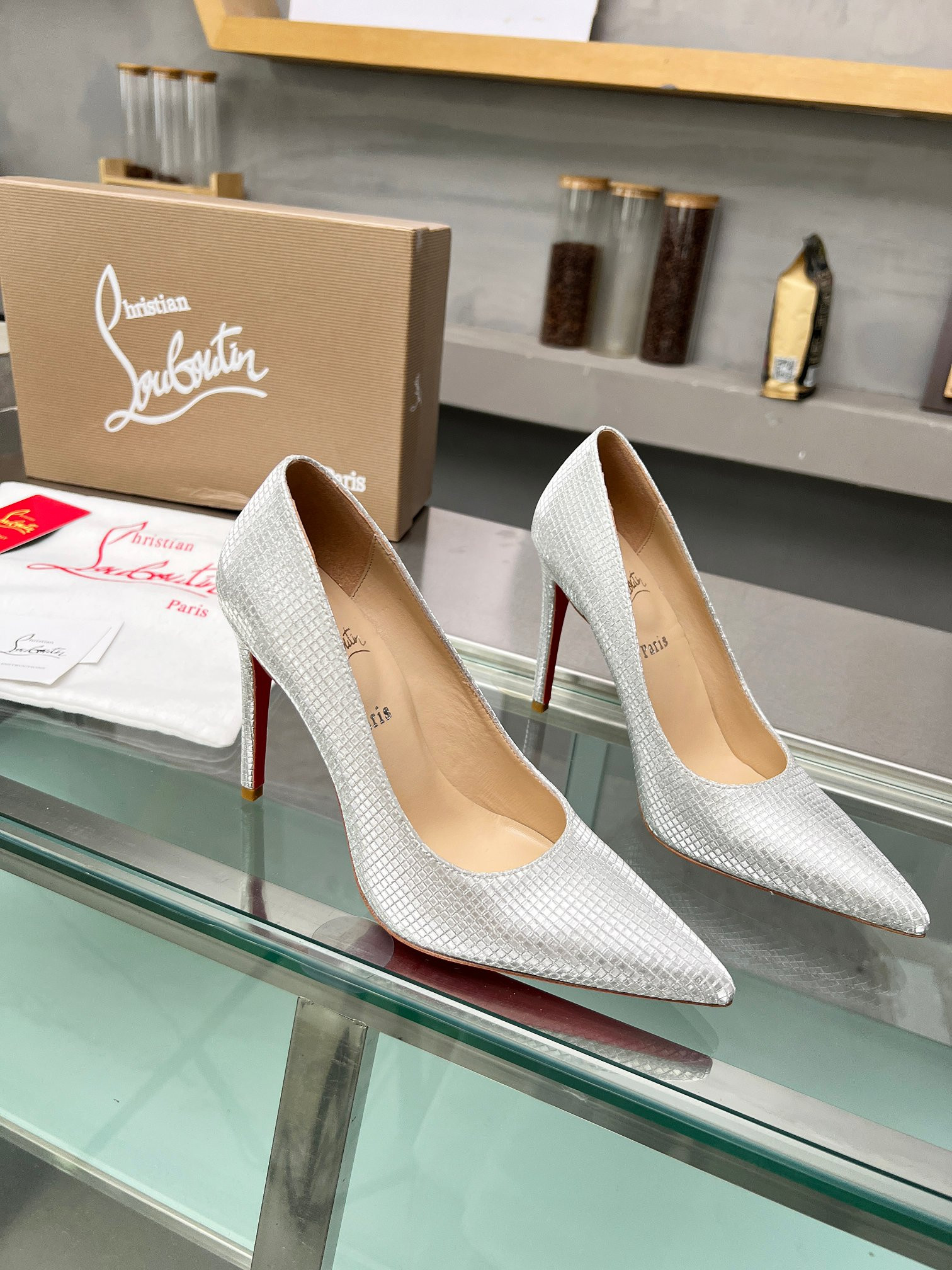 ua ch**an louboutin cl red-botT0m shoes